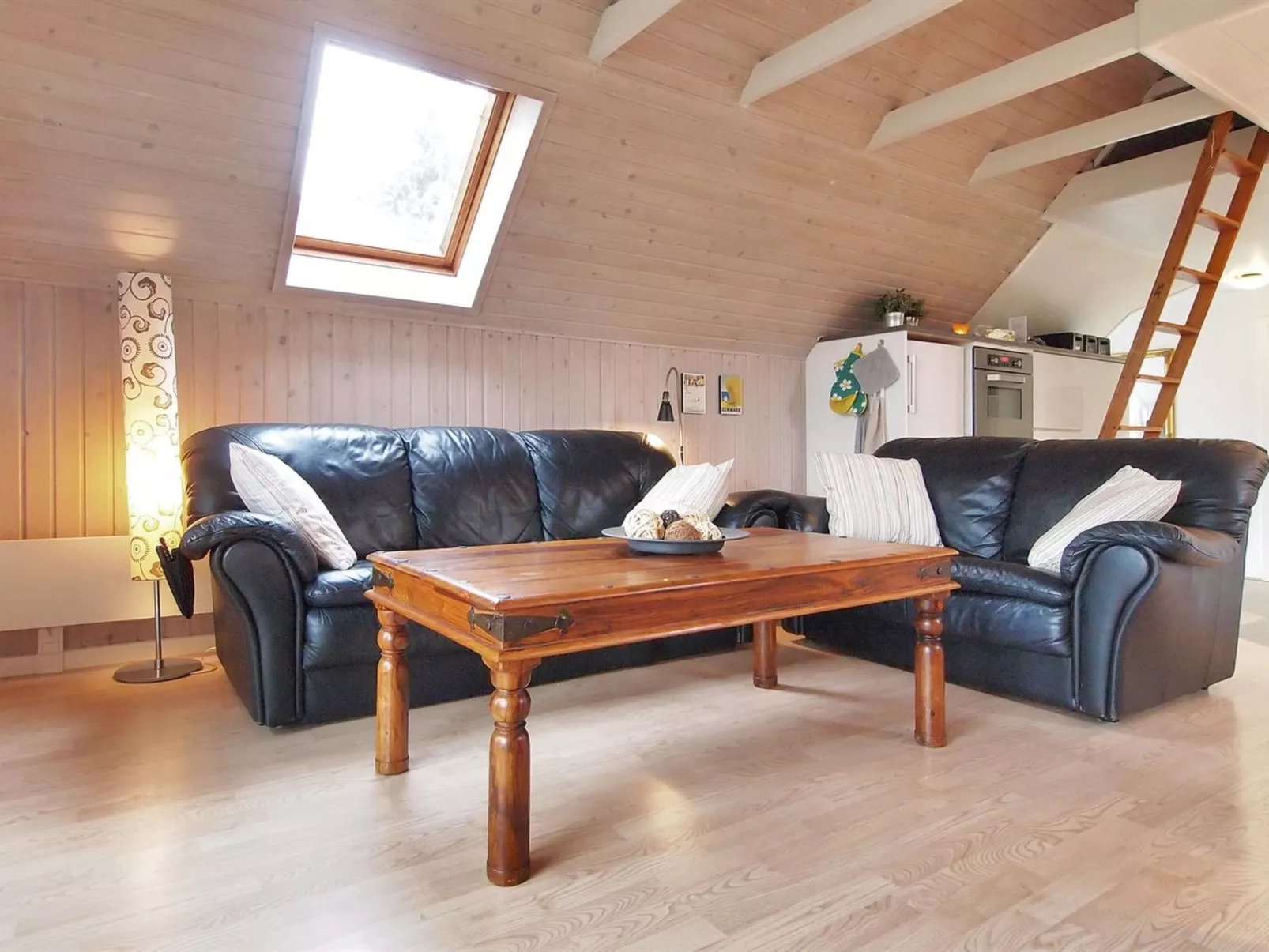 "Elbert" - 100m from the sea-Inside
