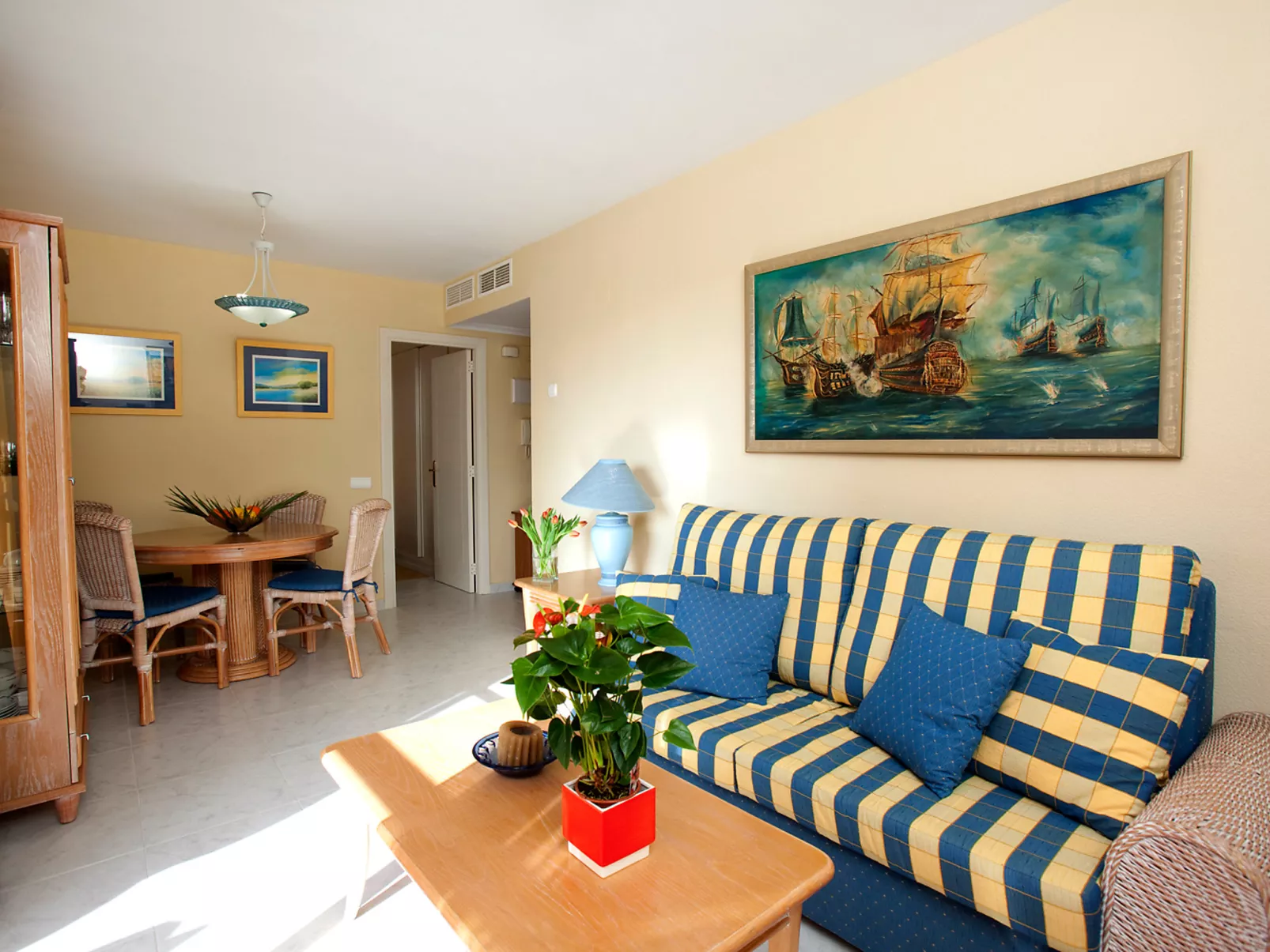 Coral Beach 02-Inside