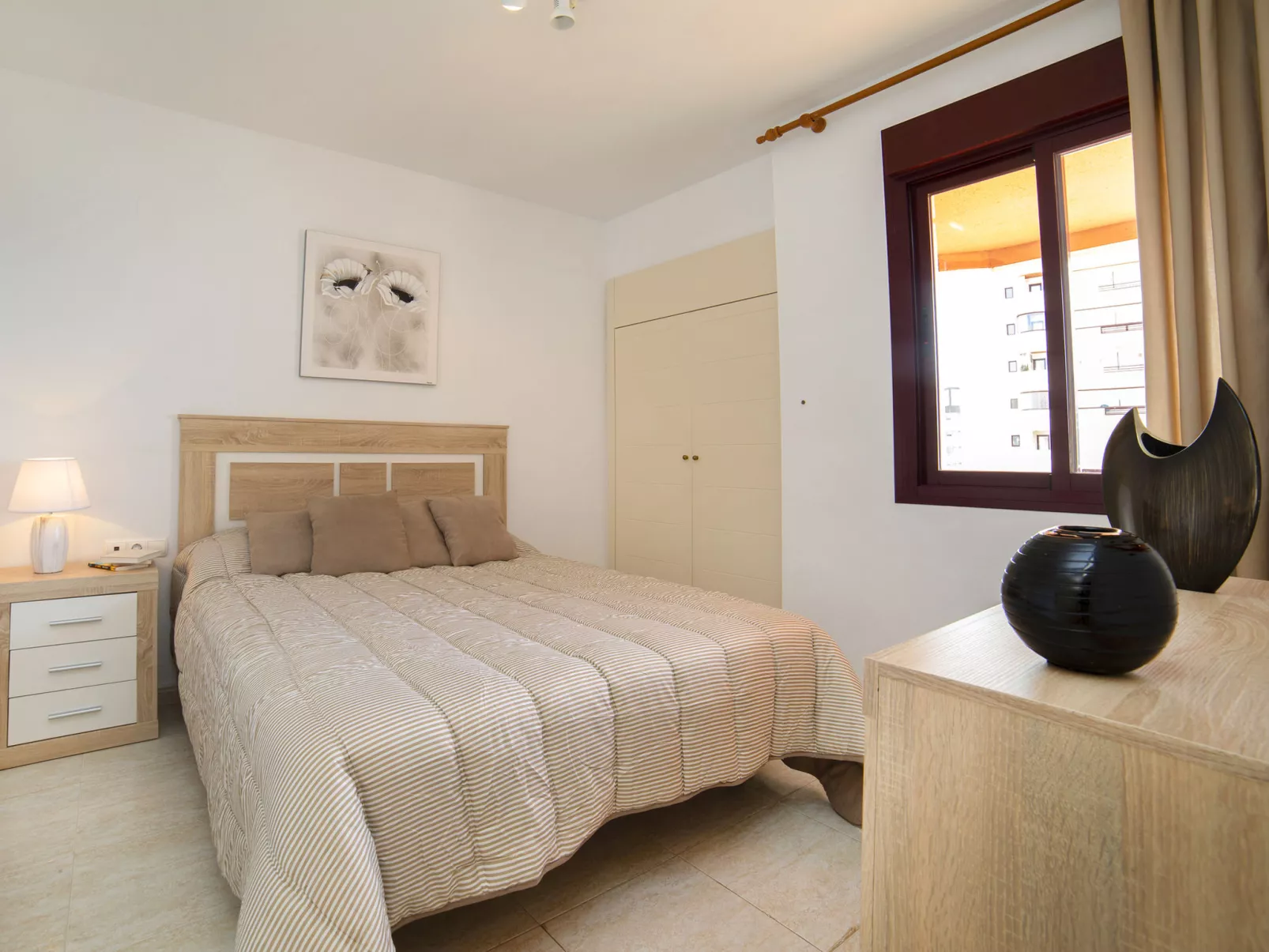 Coral Beach 03-Inside