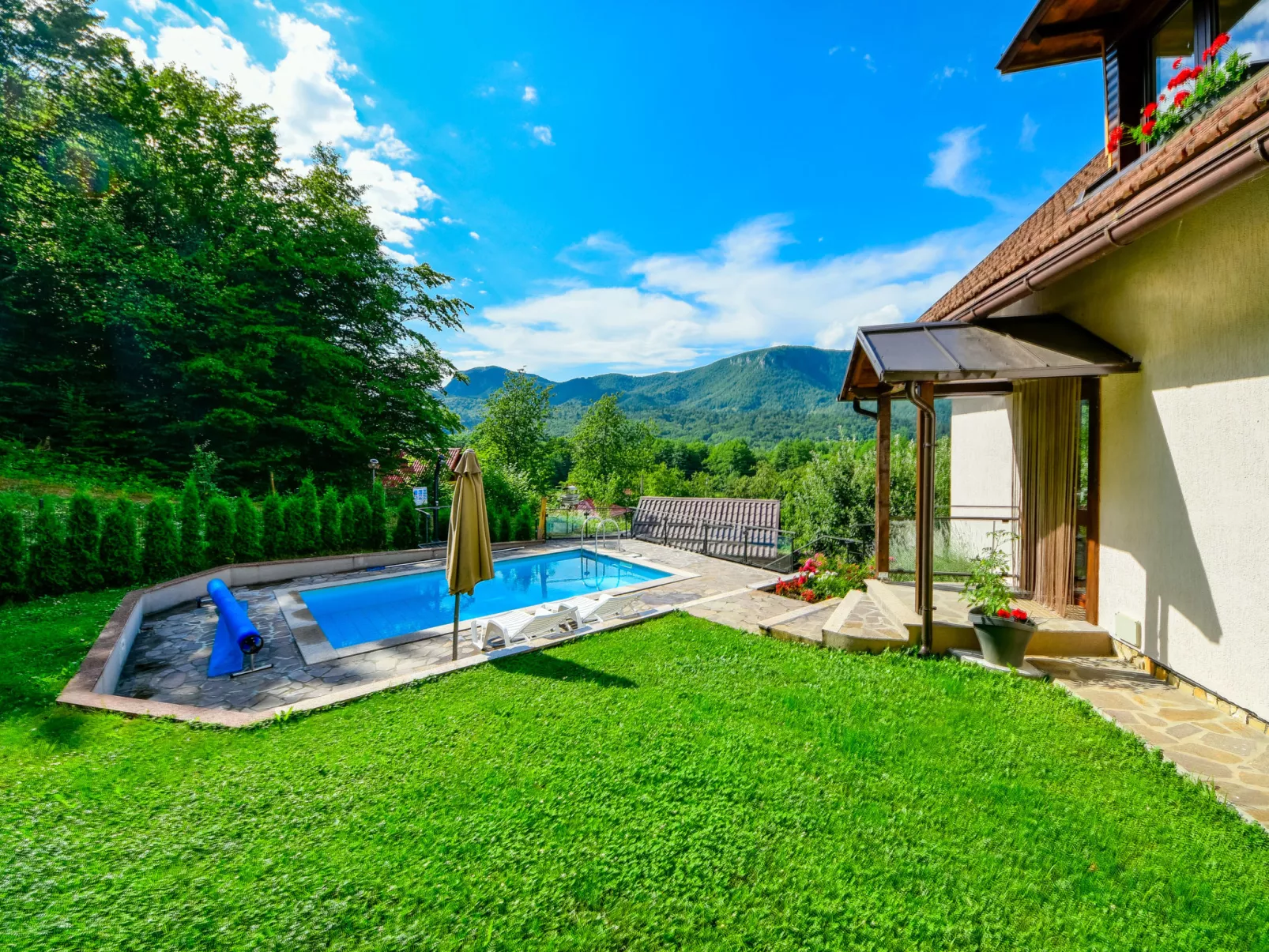 Božica-Outside