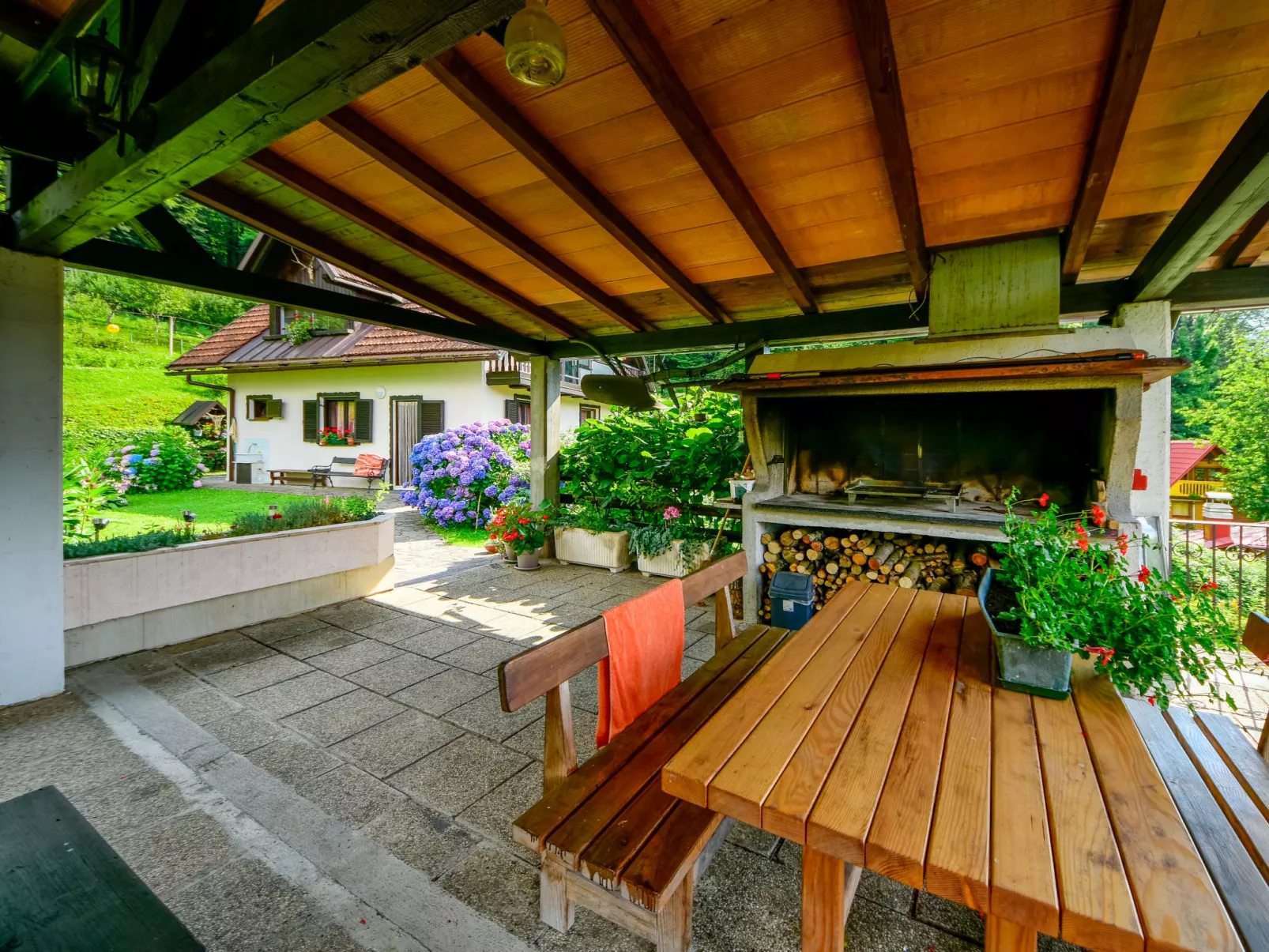 Božica-Outside