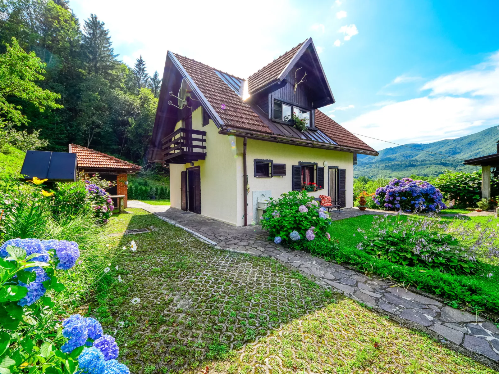 Božica-Outside