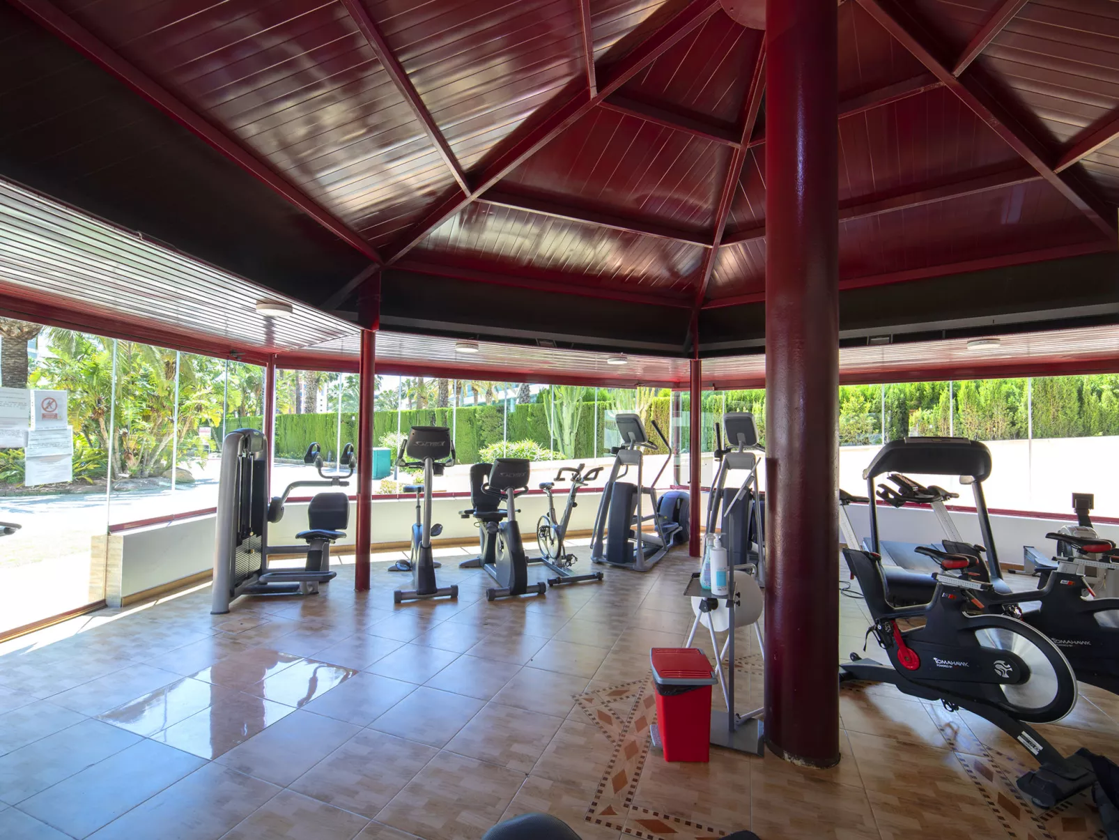 Coral Beach 03-Inside