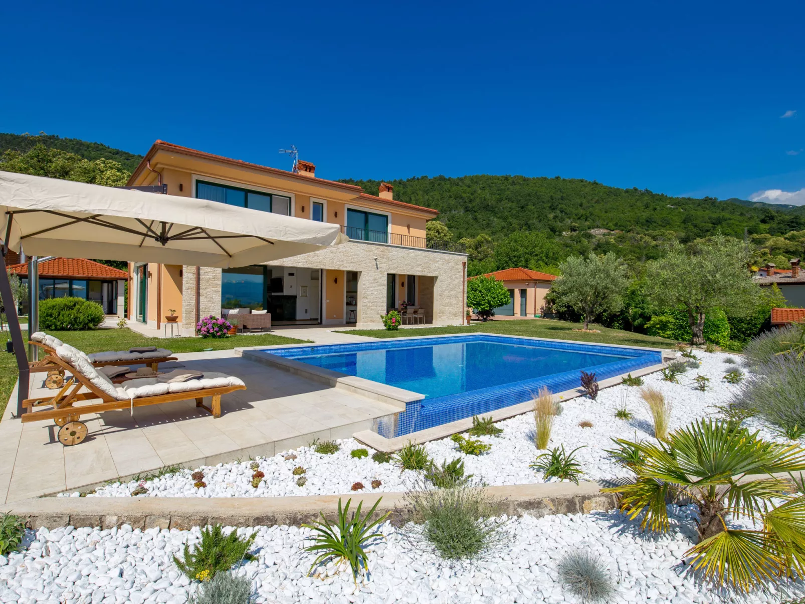 Villa Alpeza-Outside