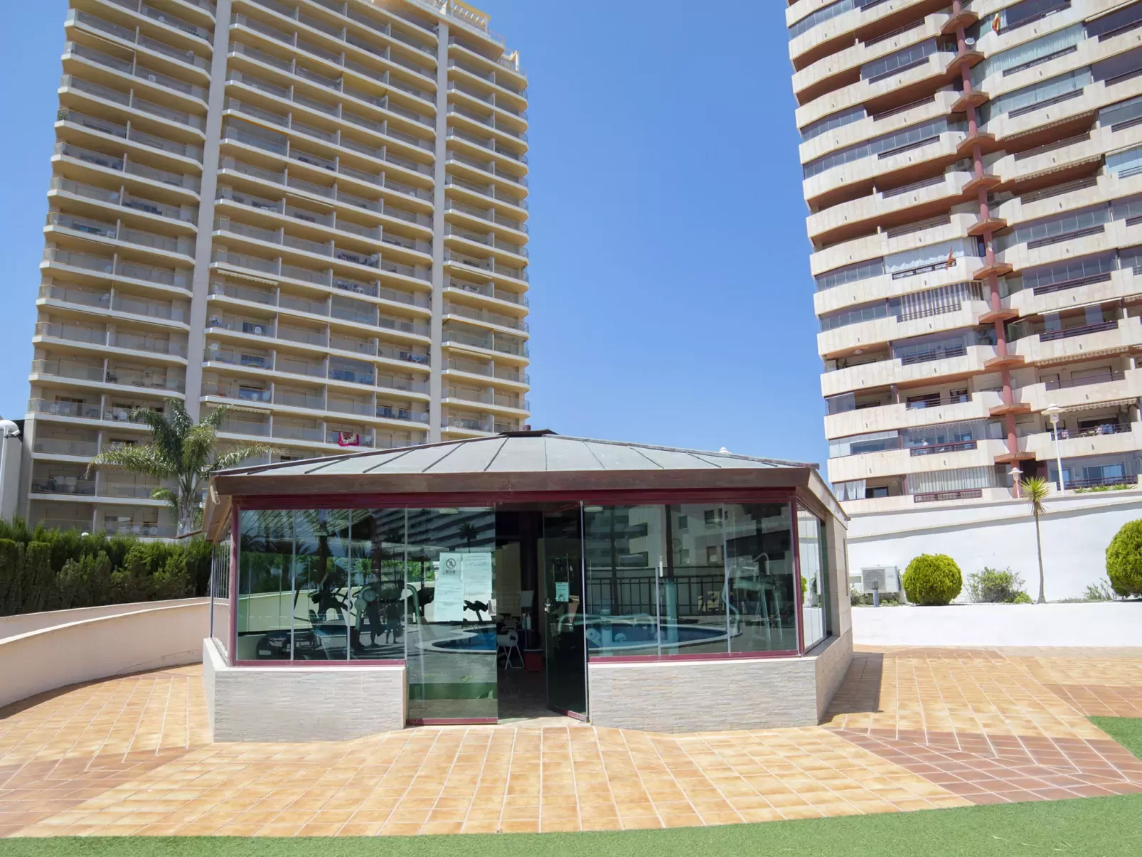 Coral Beach 03-Outside