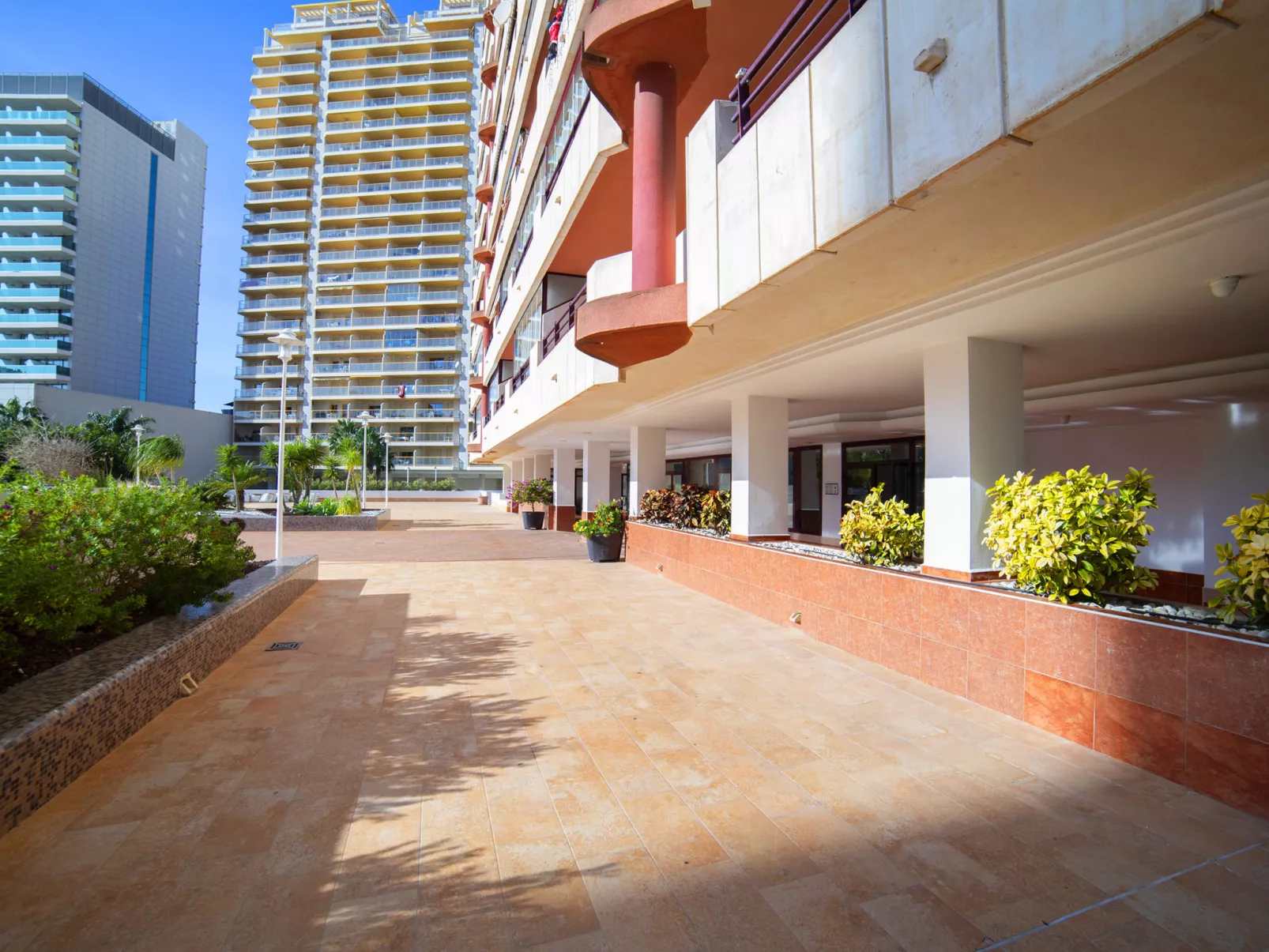 Coral Beach 03-Outside