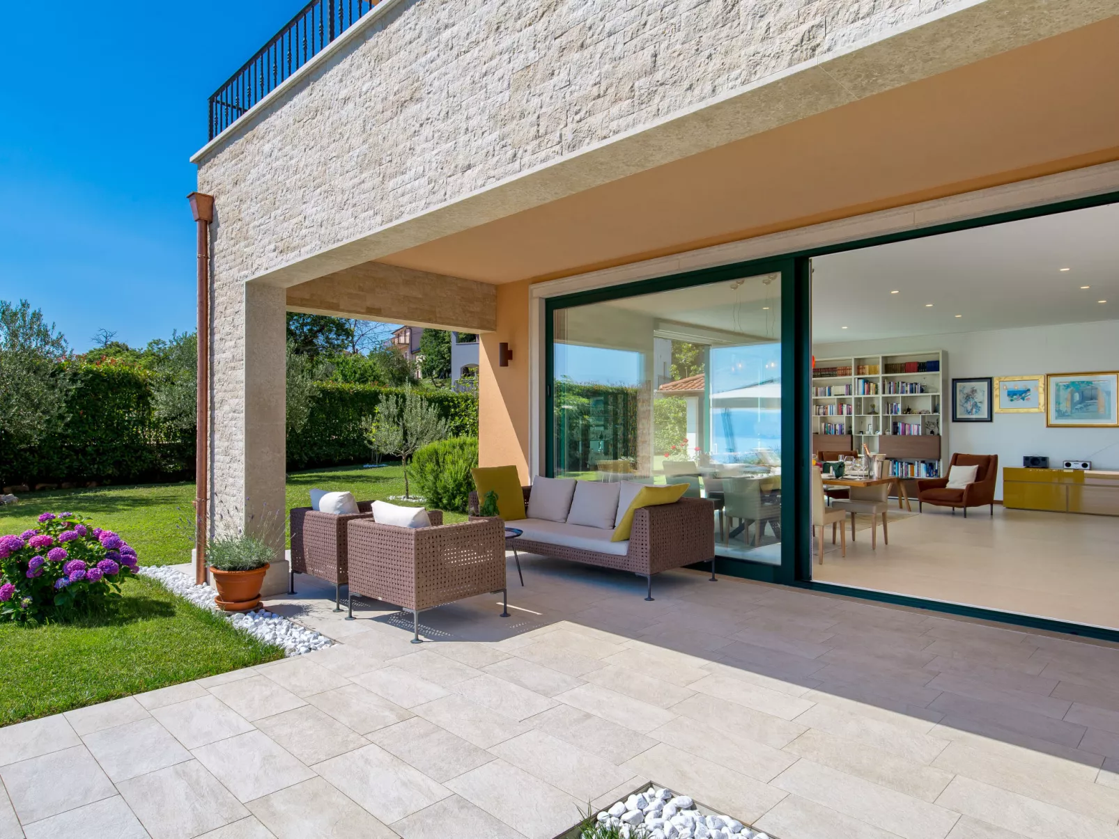 Villa Alpeza-Outside
