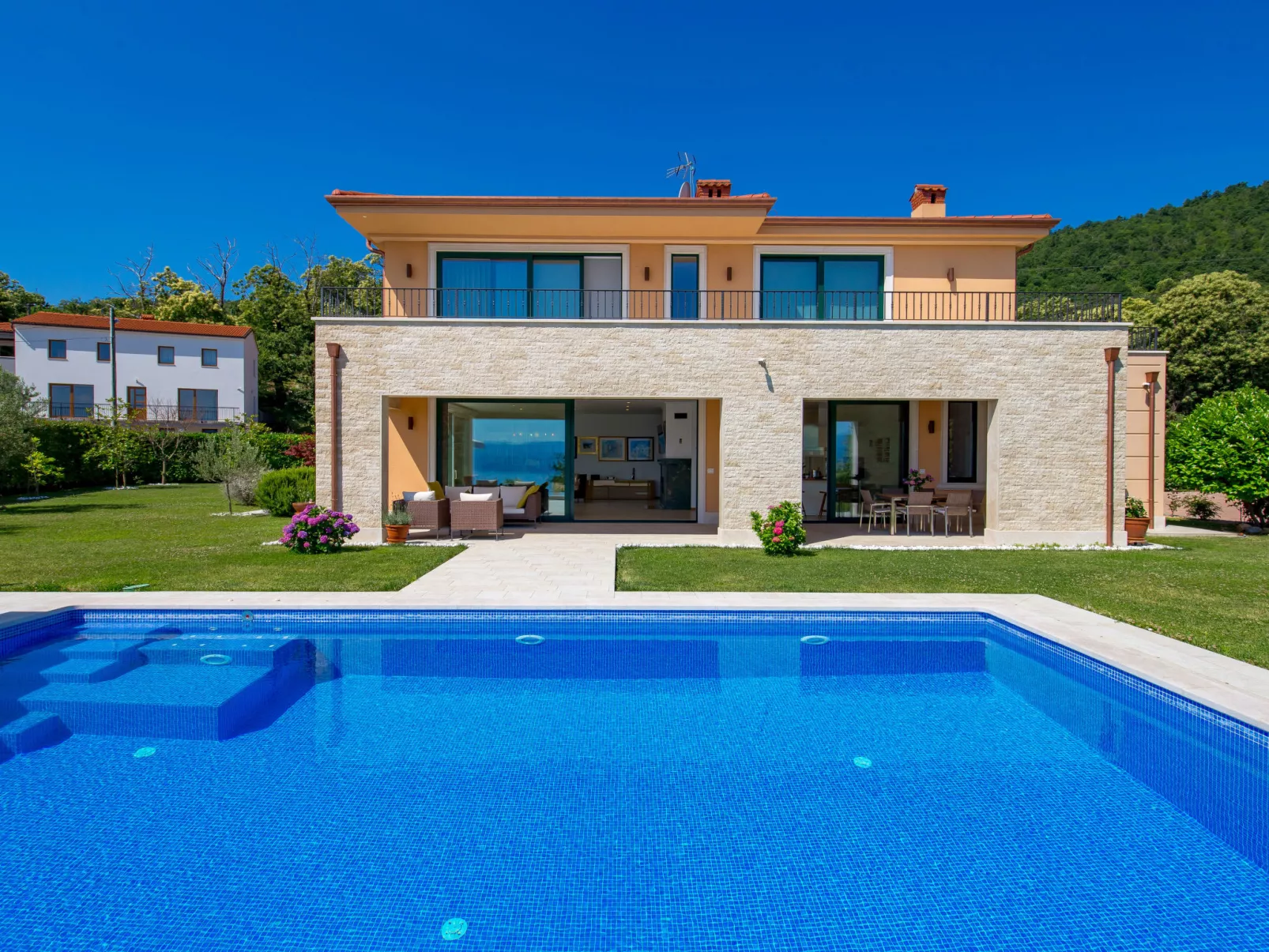 Villa Alpeza-Outside