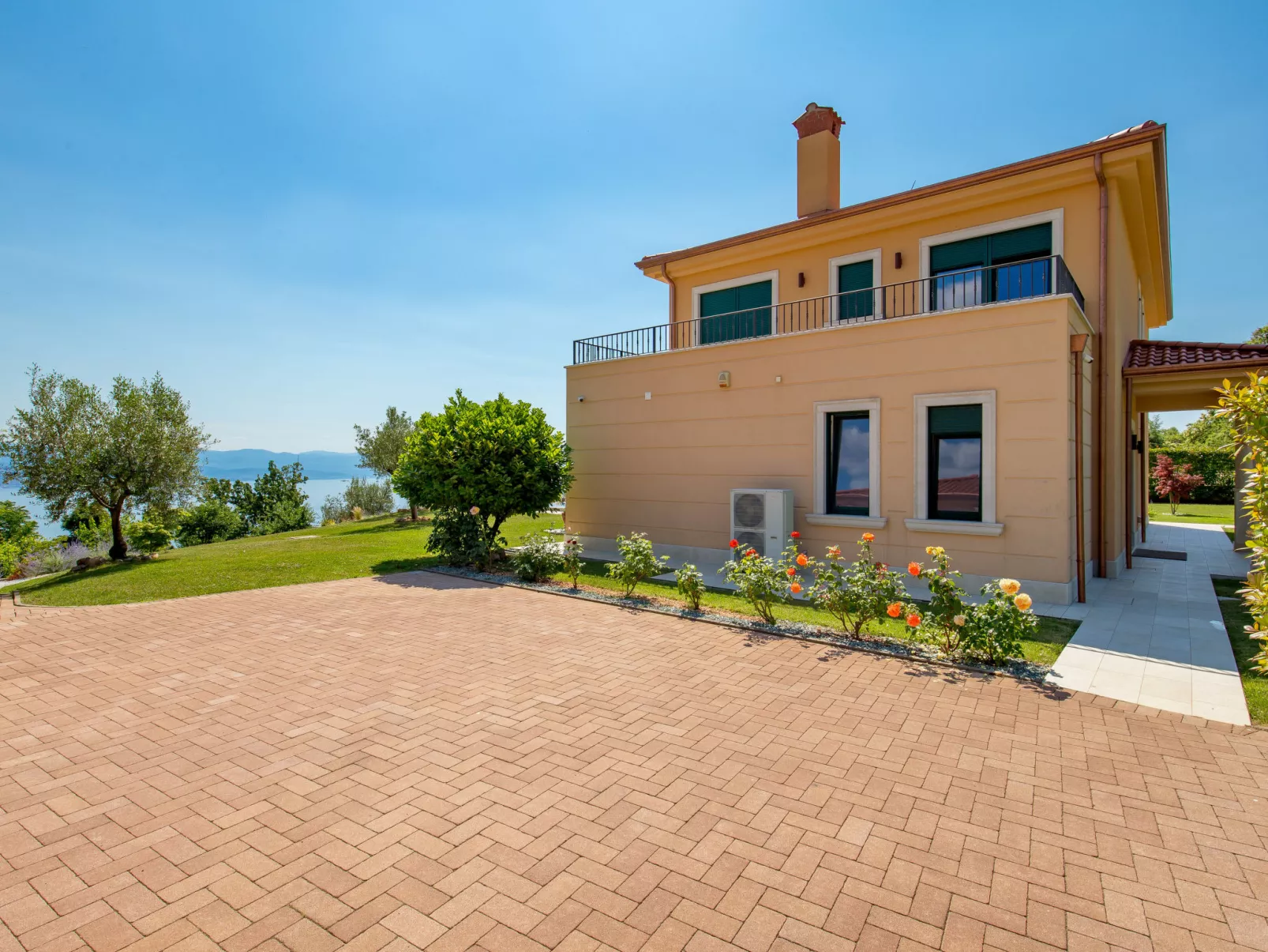 Villa Alpeza-Outside