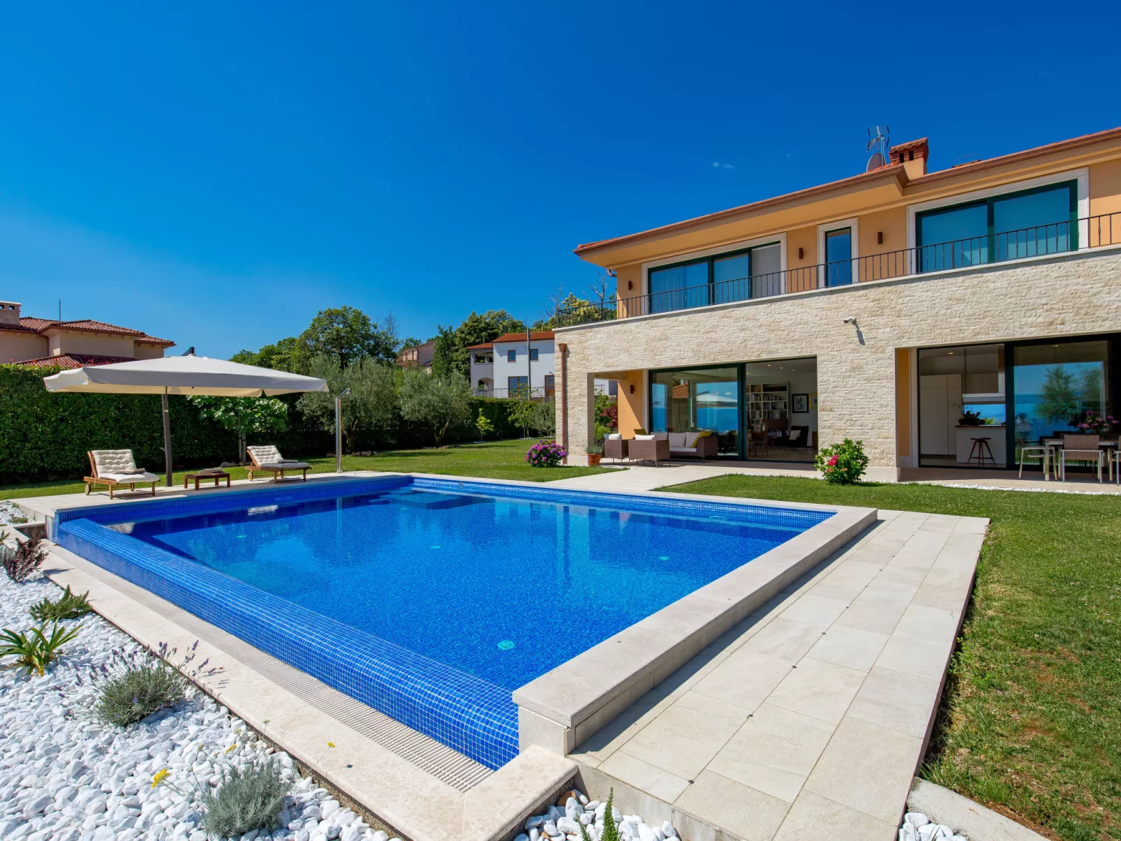 Villa Alpeza-Outside