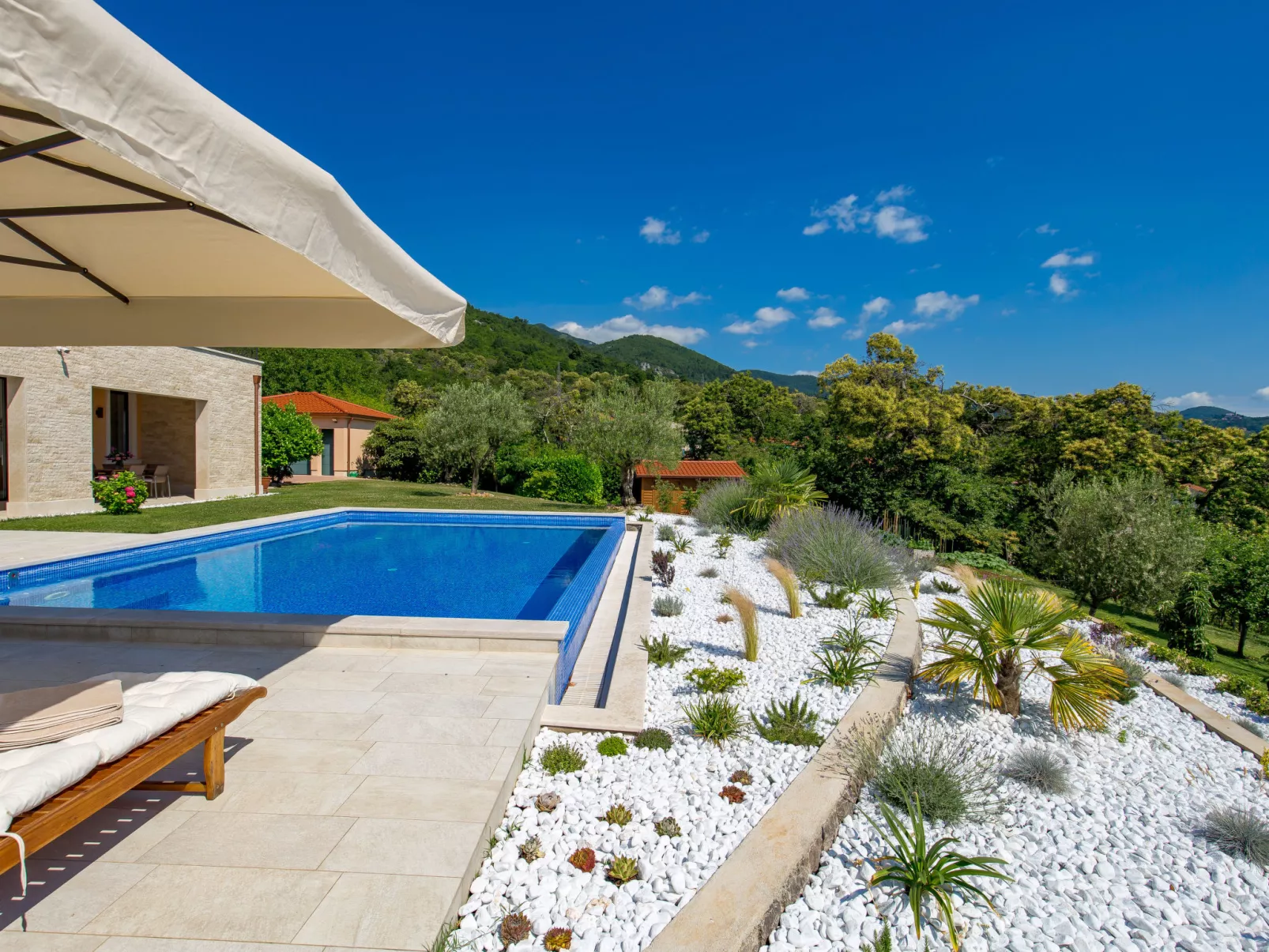 Villa Alpeza-Outside