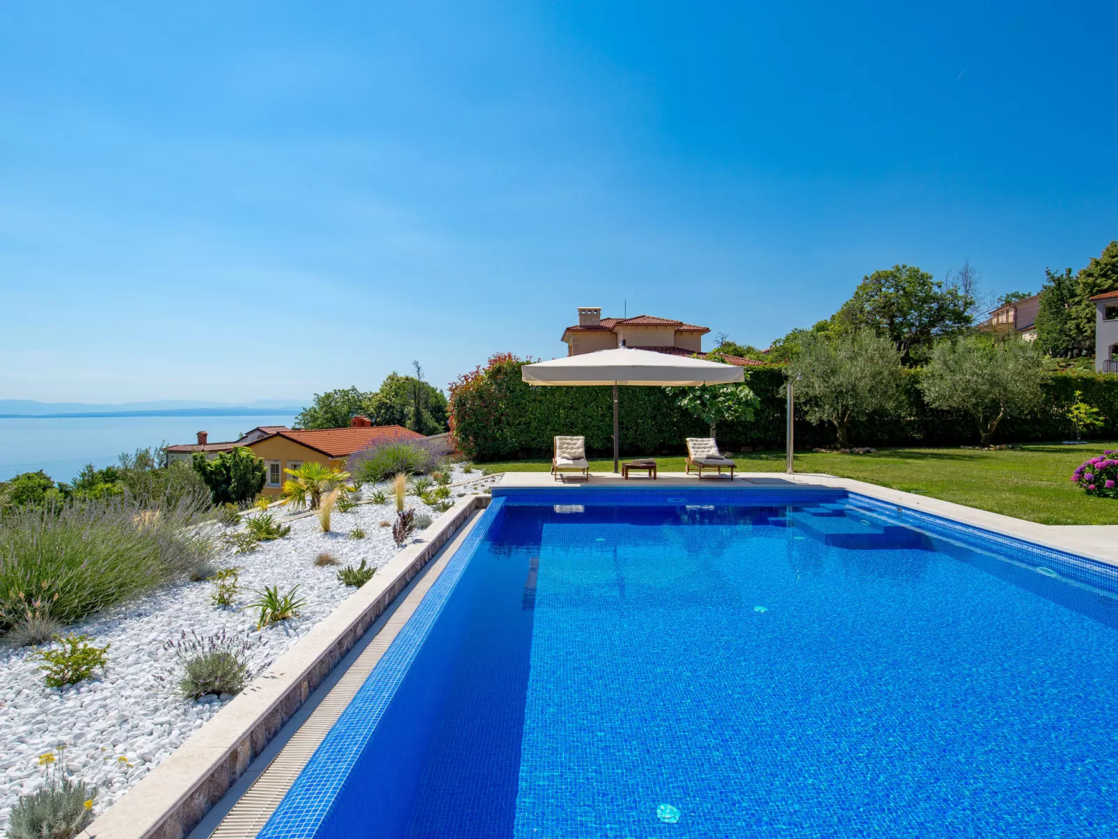 Villa Alpeza-Outside