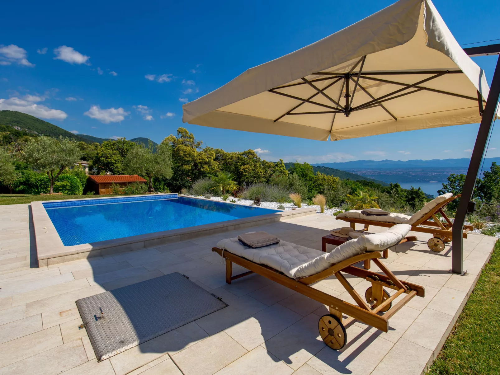 Villa Alpeza-Outside