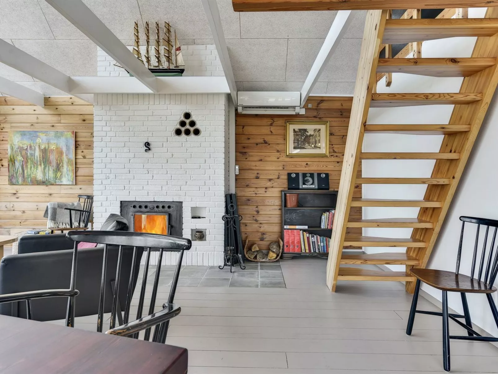 "Ginnie" - 300m from the sea-Inside
