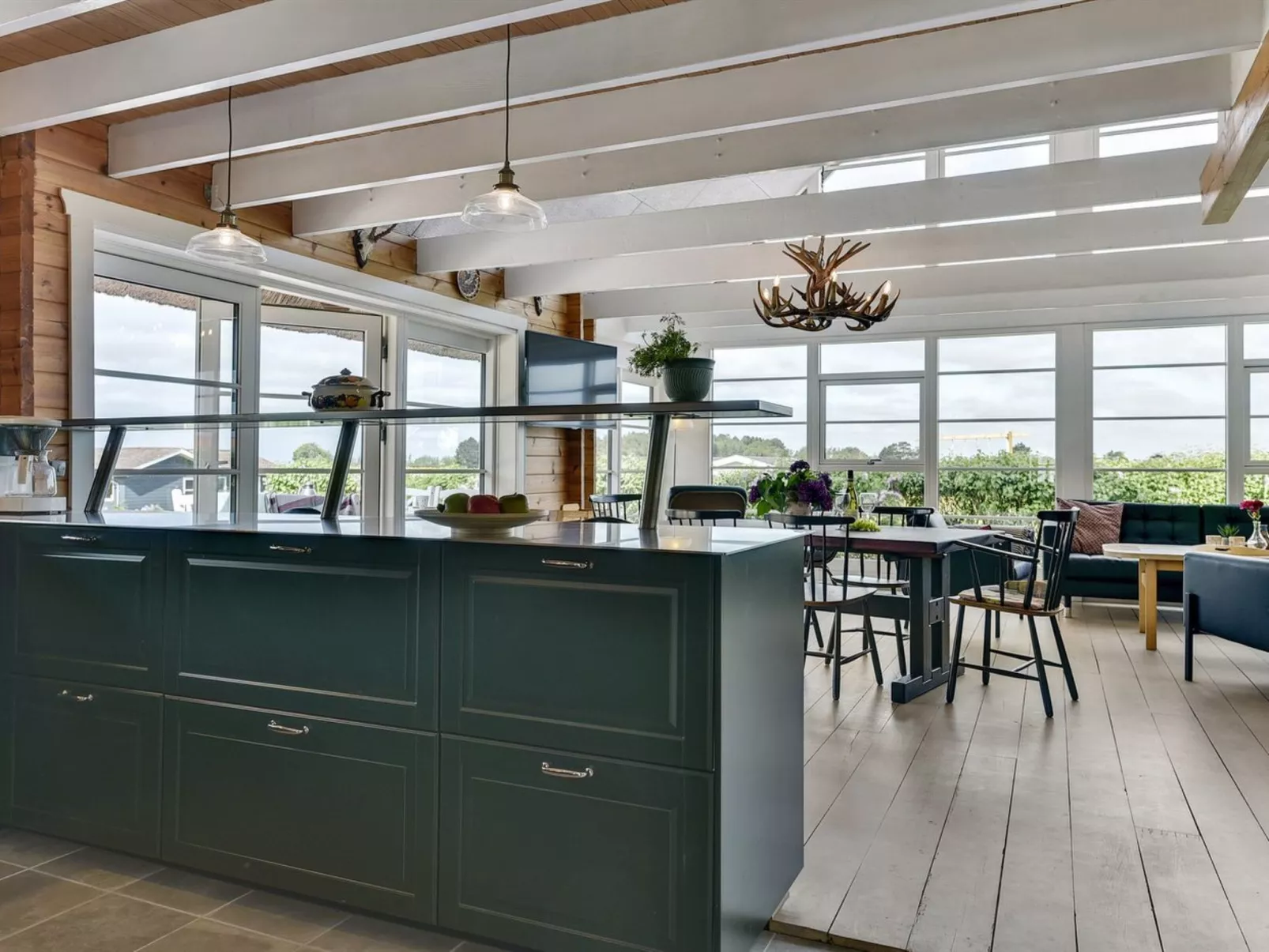 "Ginnie" - 300m from the sea-Inside