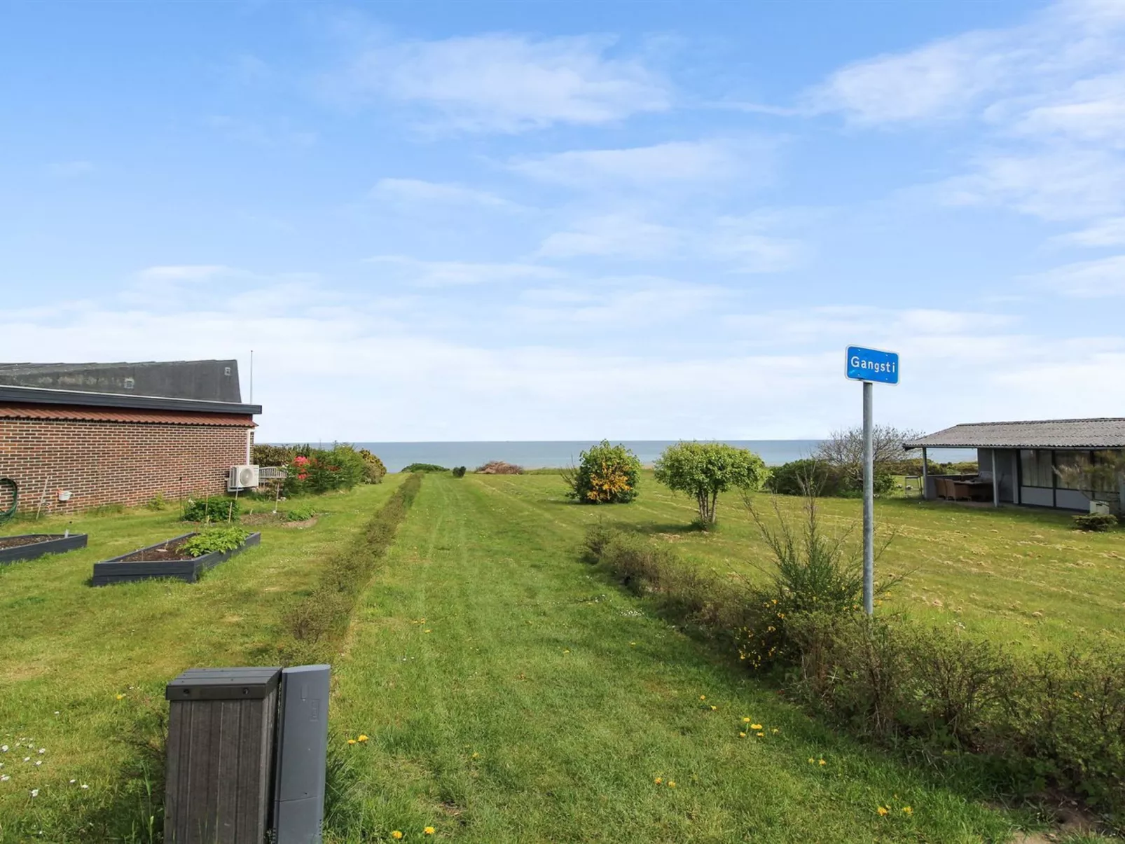 "Kiowa" - 100m from the sea-Dedans