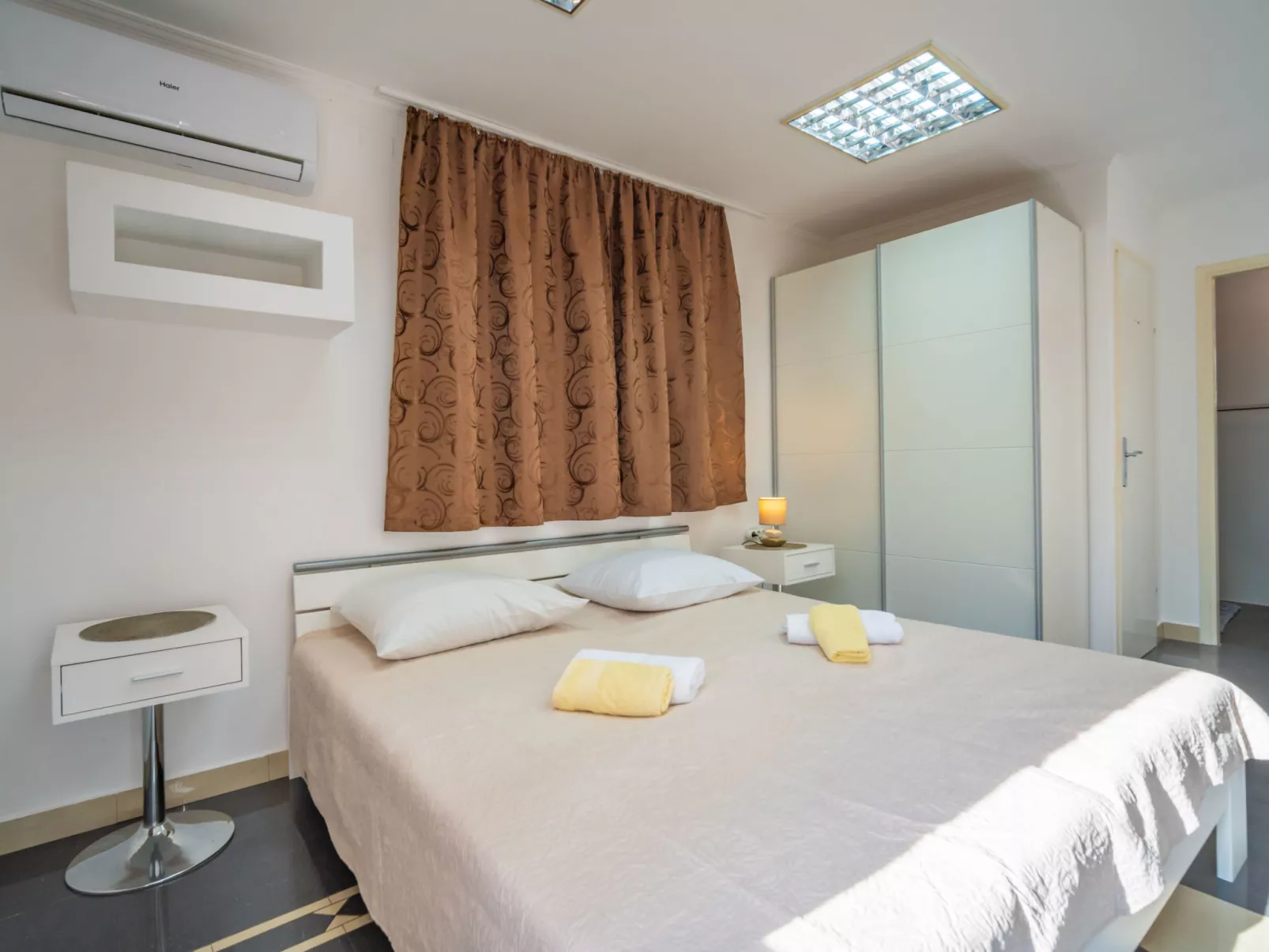 Šegulja-Inside