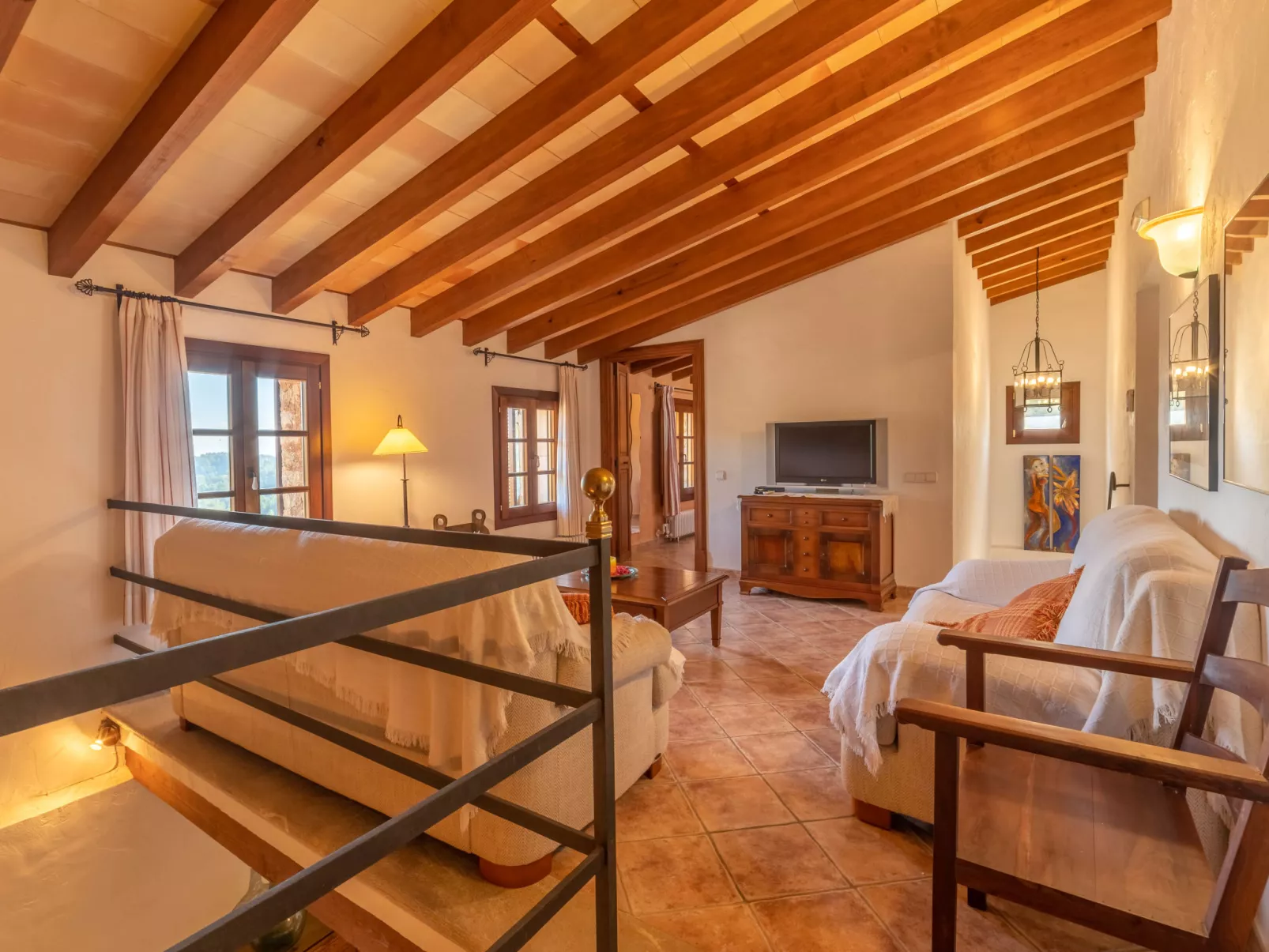 Santa Llucia-Inside