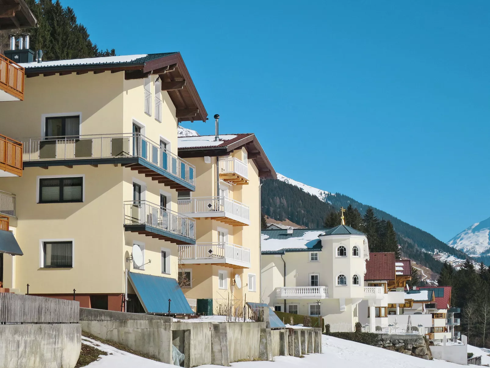Alpenrose-Outside