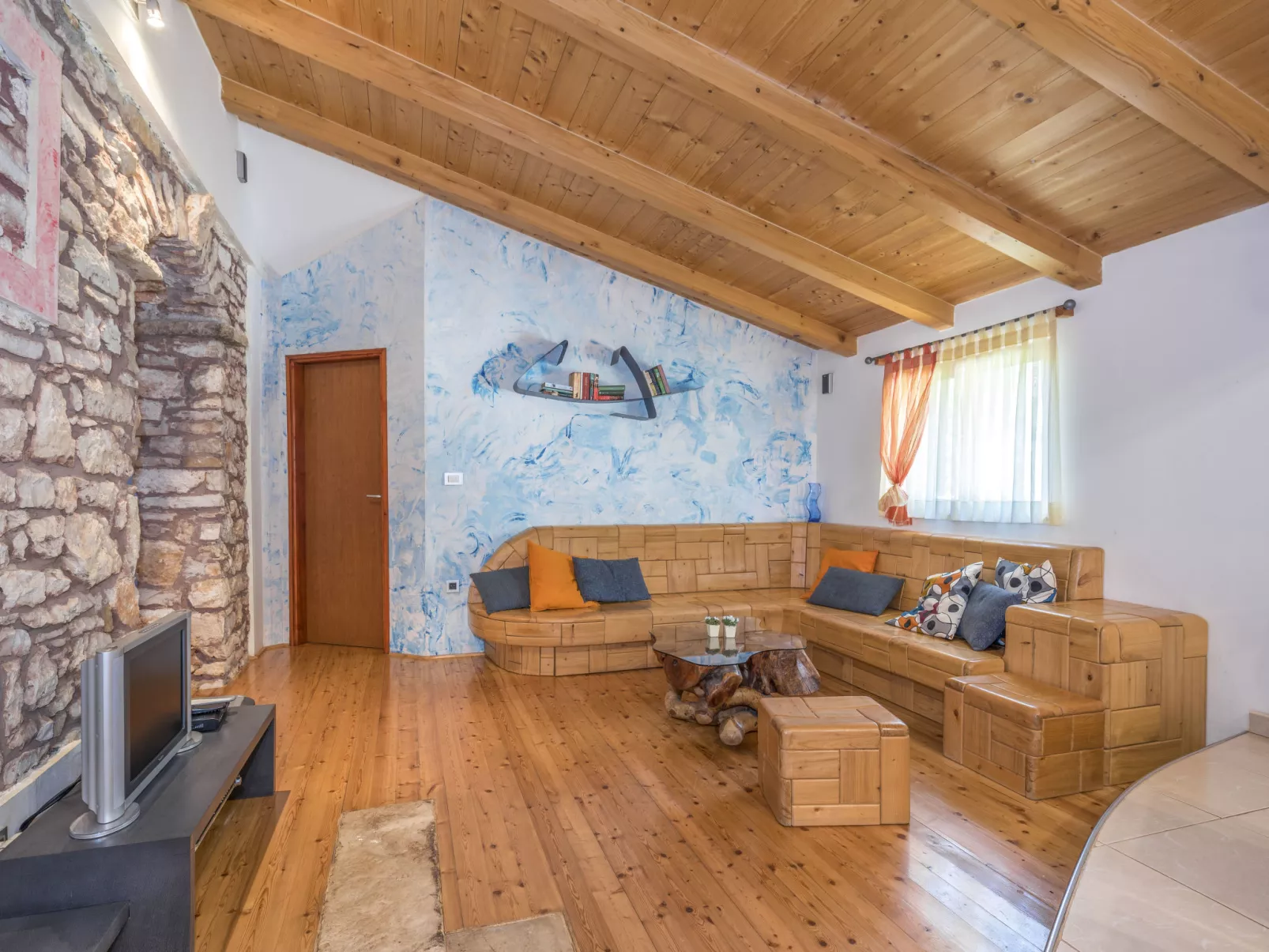 Cetina-Inside