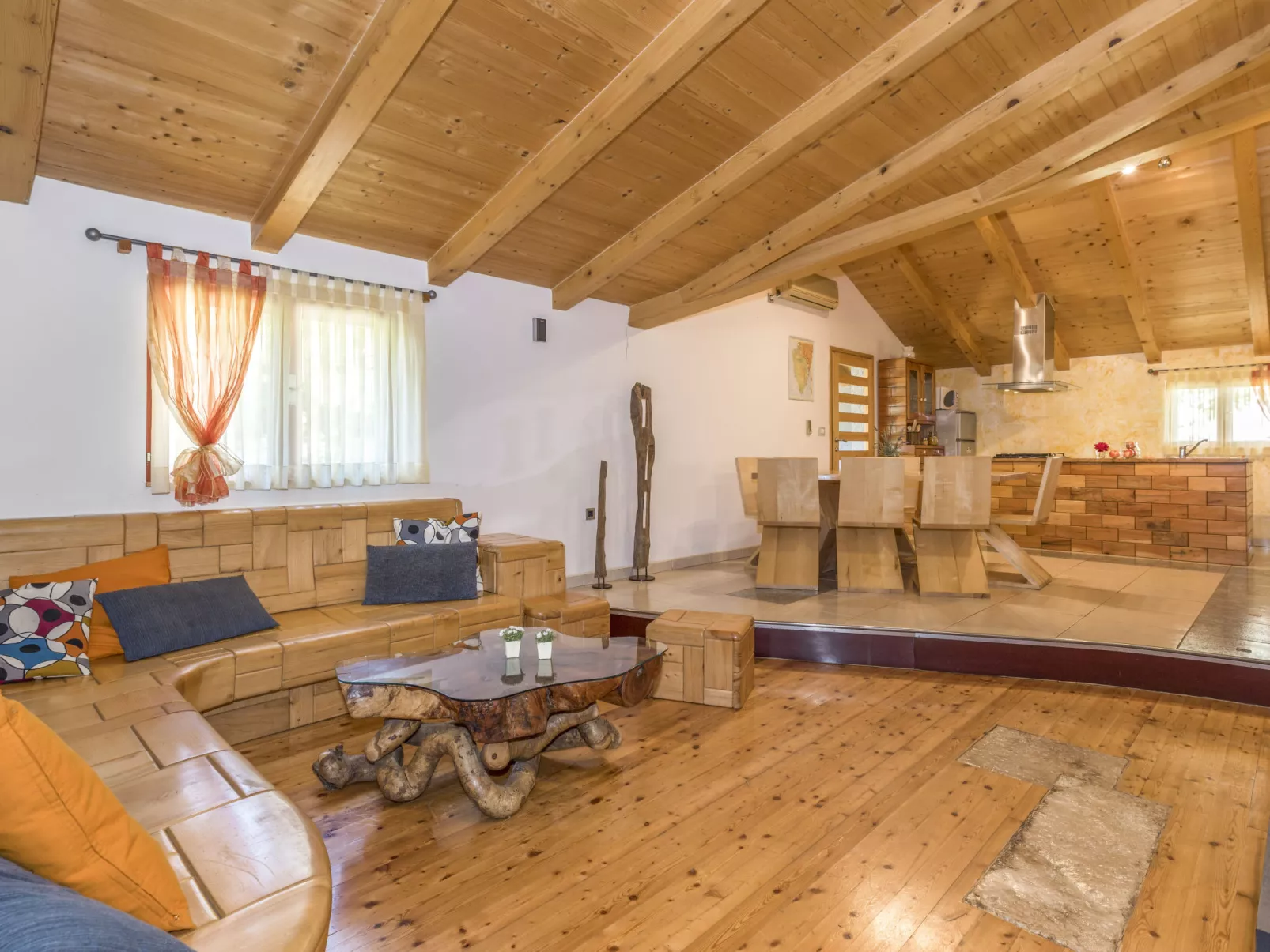 Cetina-Inside