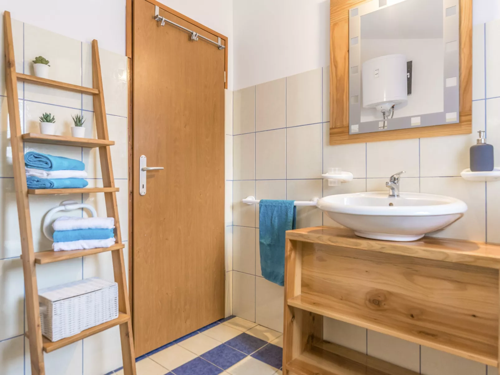 Cetina-Inside