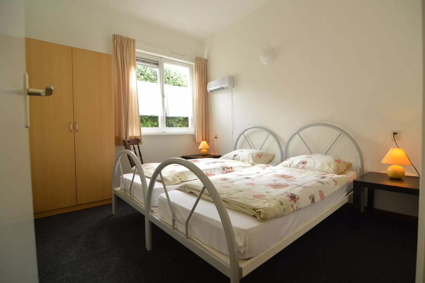 Roos-Bedroom