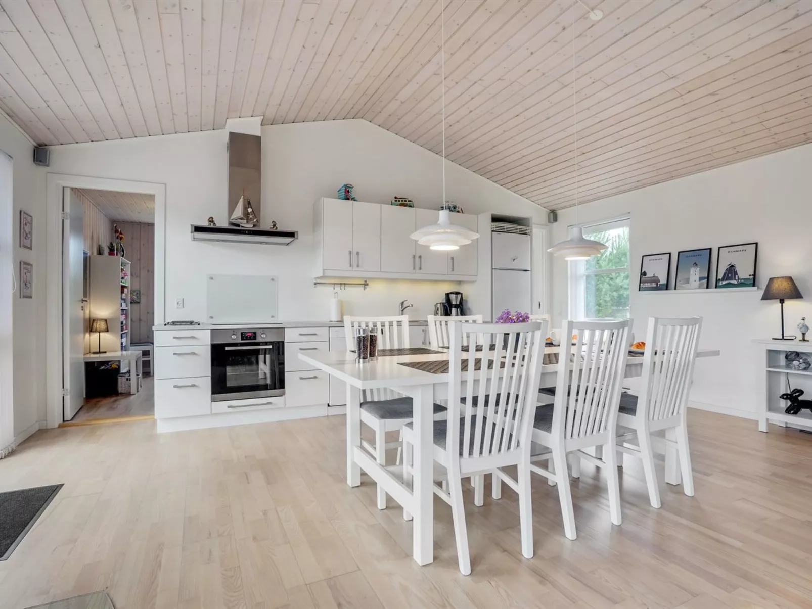 "Thure" - 1km from the sea