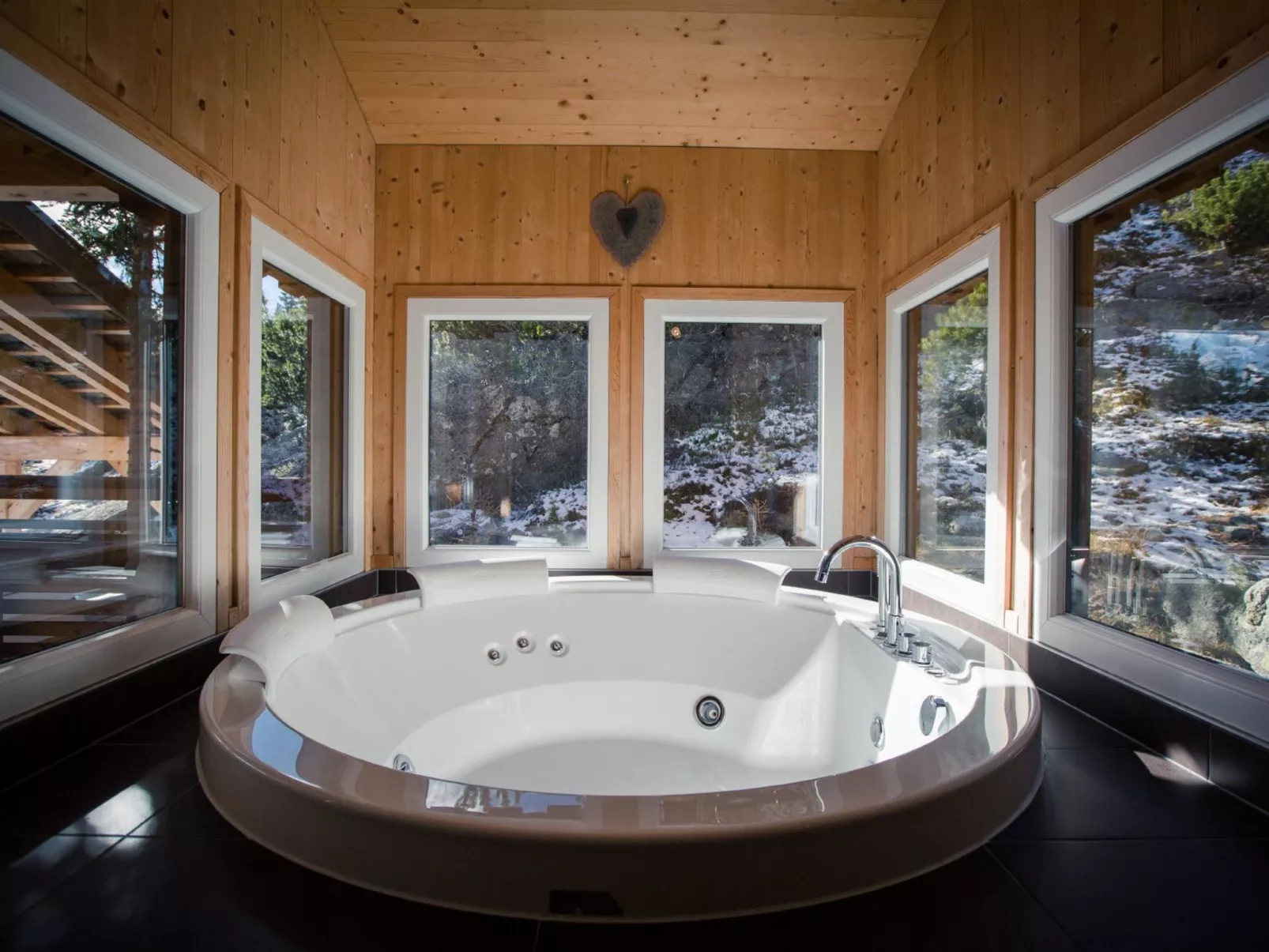 #1 mit IR-Sauna&Sprudelbad innen-Outside