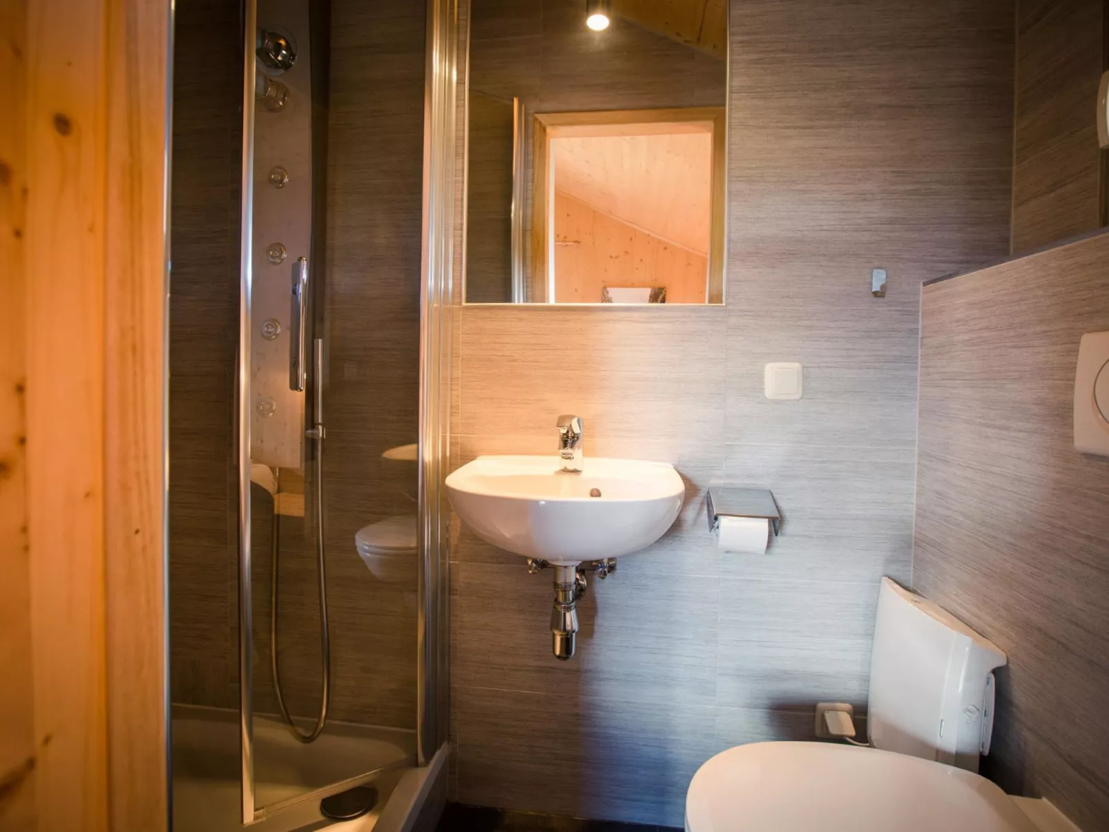 #1 mit IR-Sauna&Sprudelbad innen-Inside