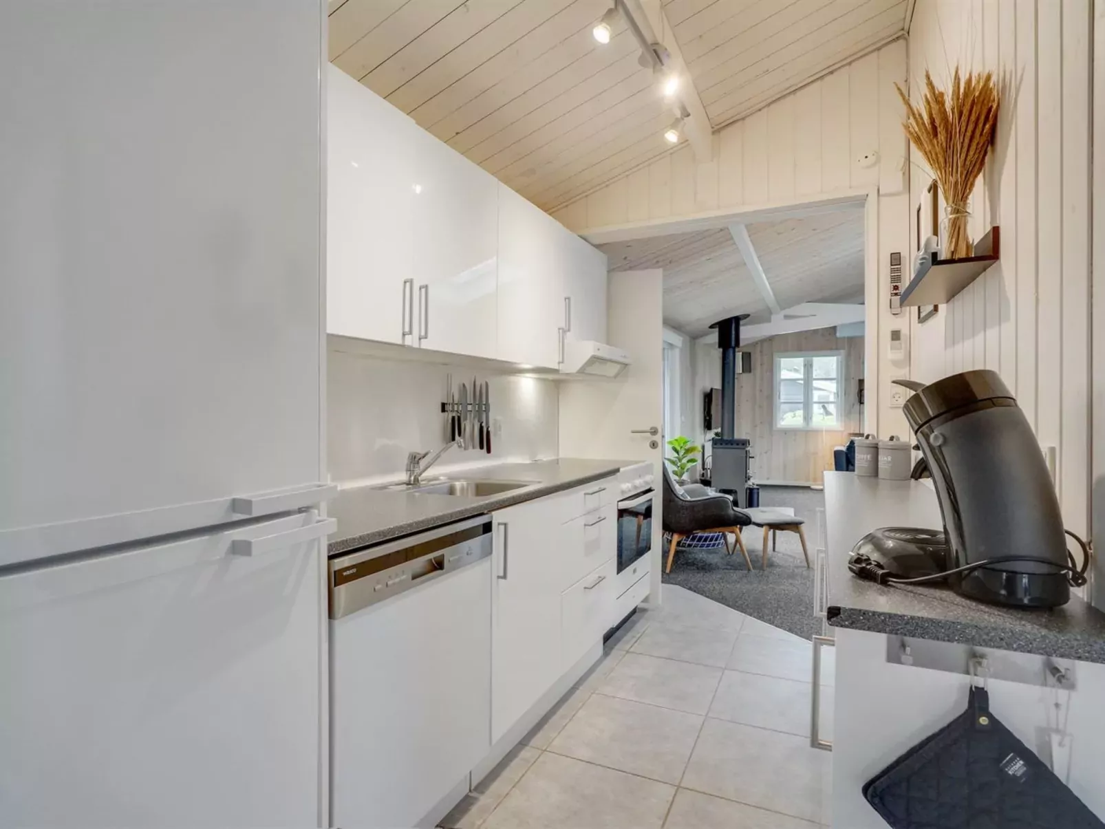 "Eldert" - 1.2km from the sea-Inside