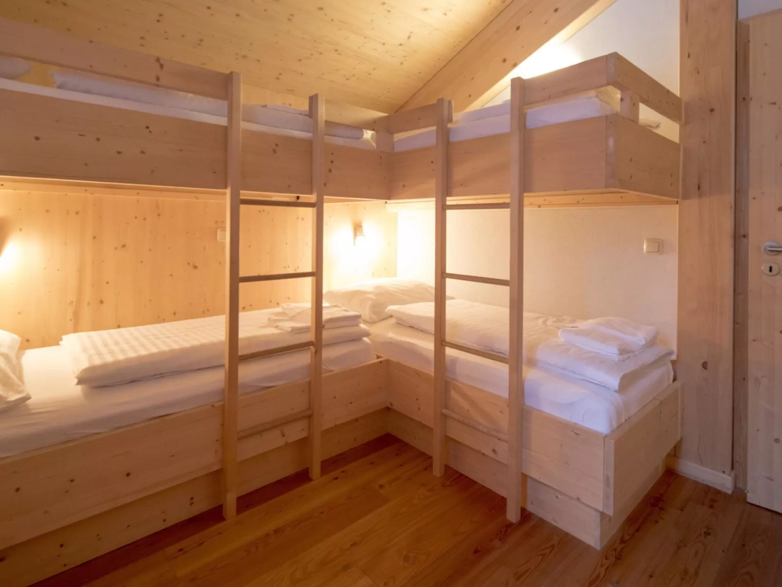 #2 mit IR-Sauna & Sprudelwanne innen-Inside