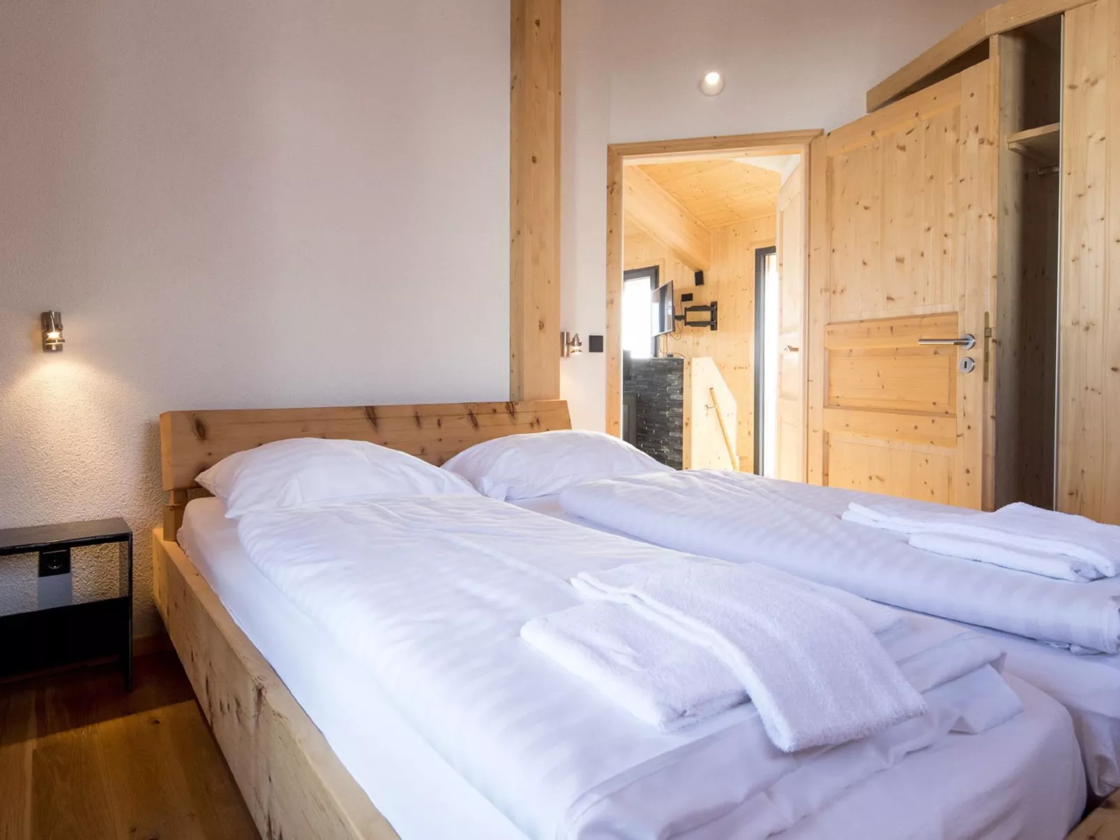 #2 mit IR-Sauna & Sprudelwanne innen-Inside