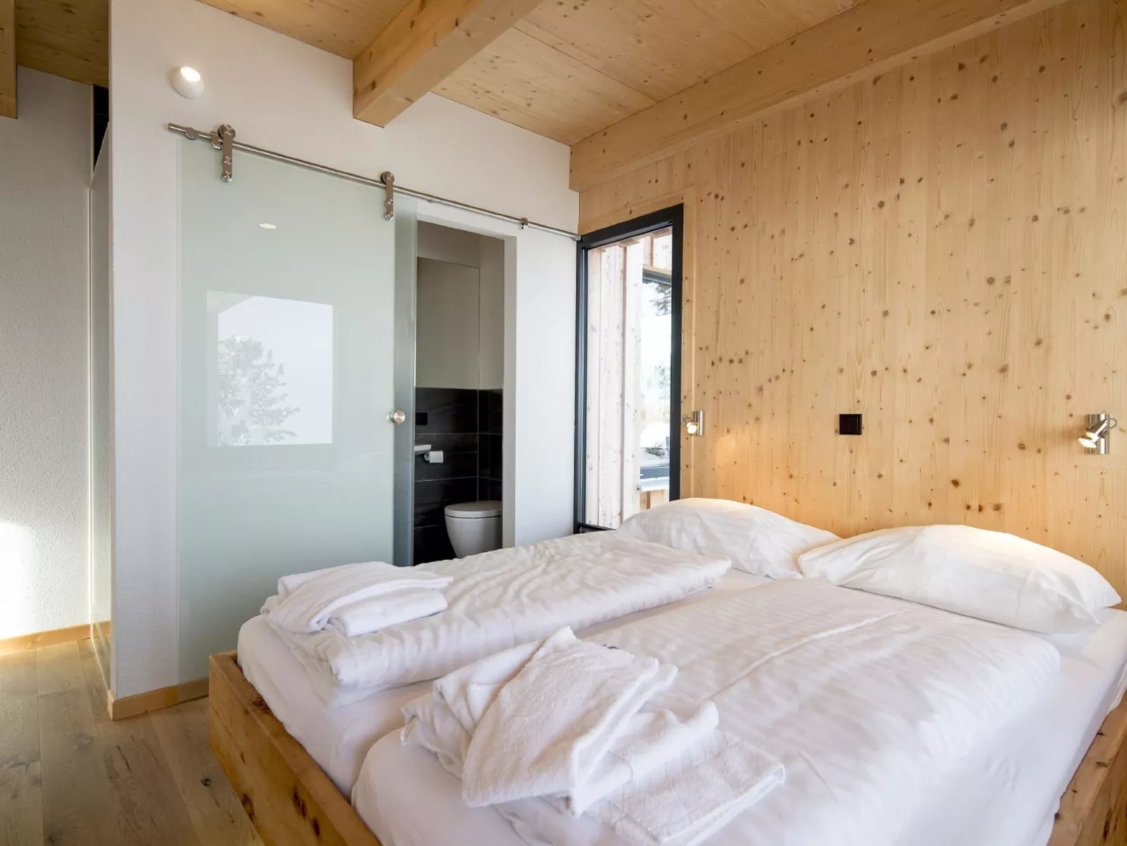 #2 mit IR-Sauna & Sprudelwanne innen-Inside