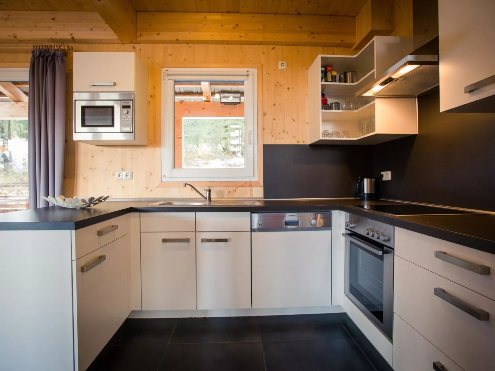 #2 mit IR-Sauna & Sprudelwanne innen-Inside
