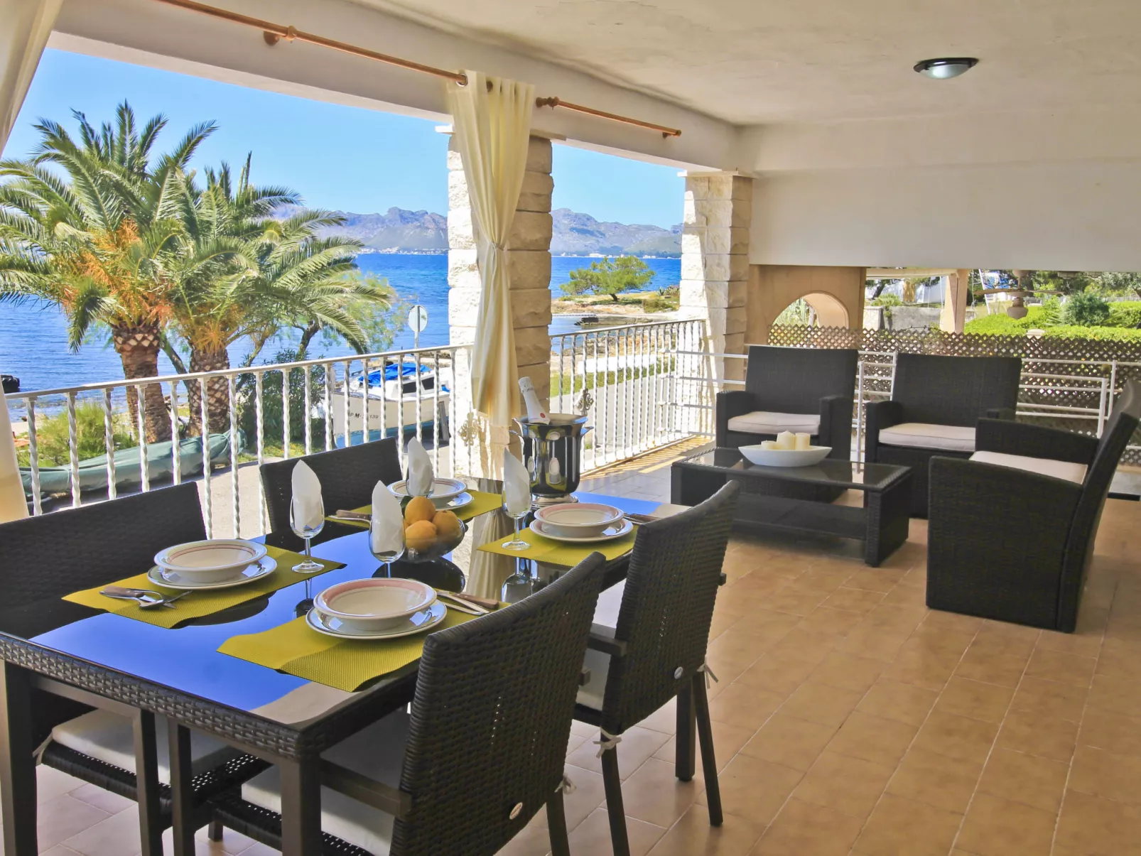 Voramar-Outside