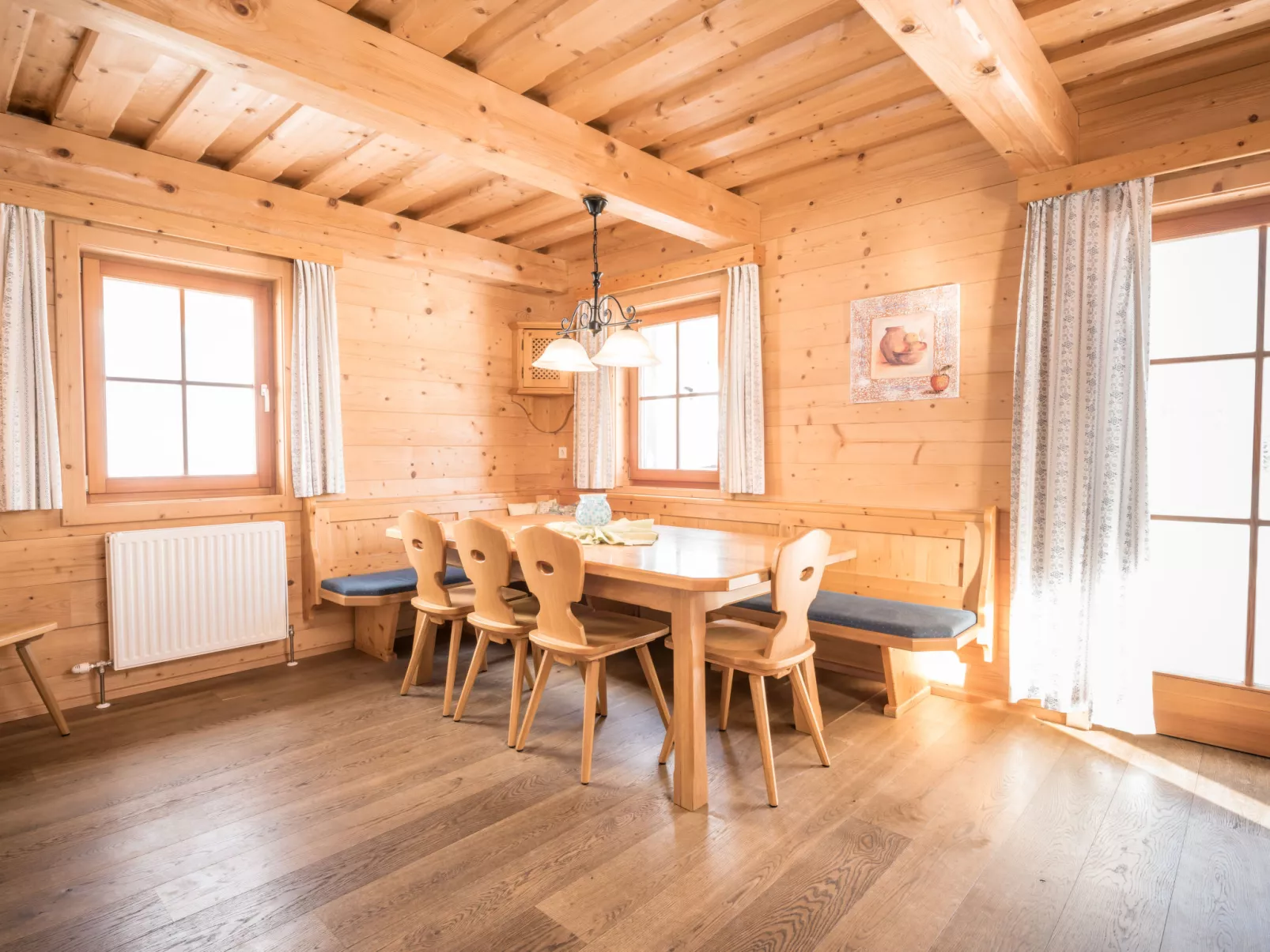 Fredis Hütte-Drinnen