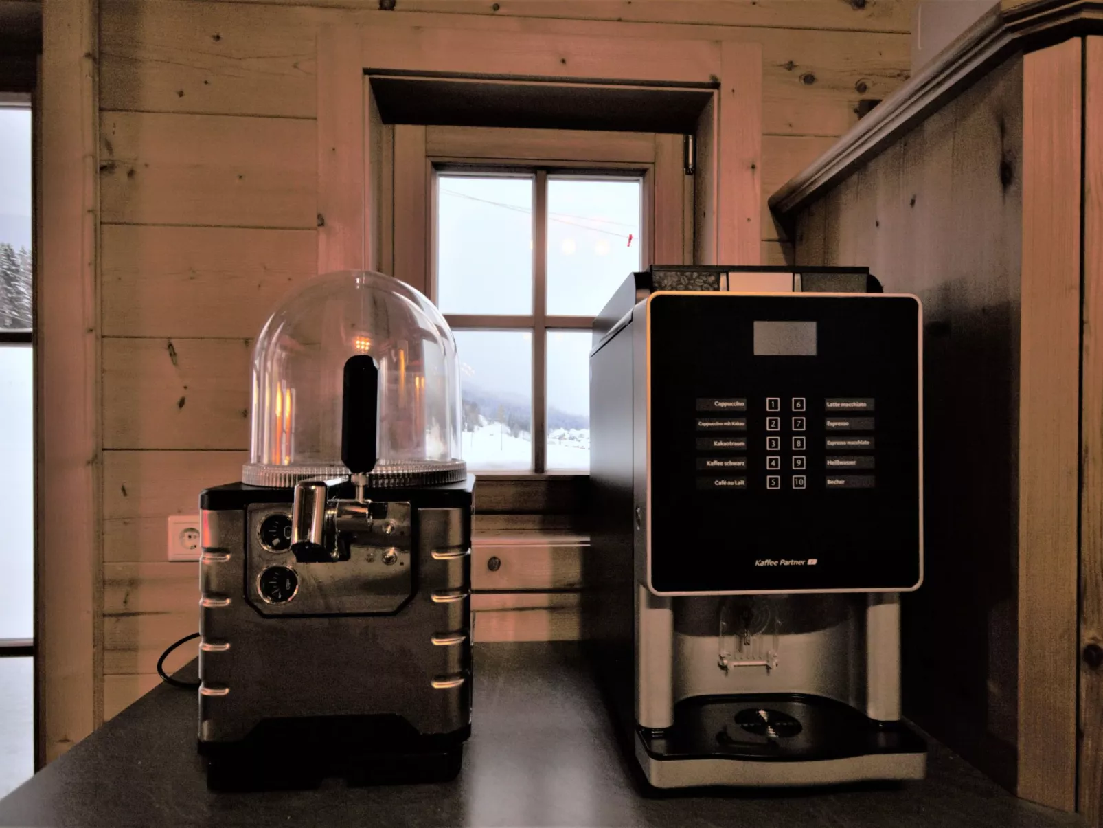 Fredis Hütte-Drinnen