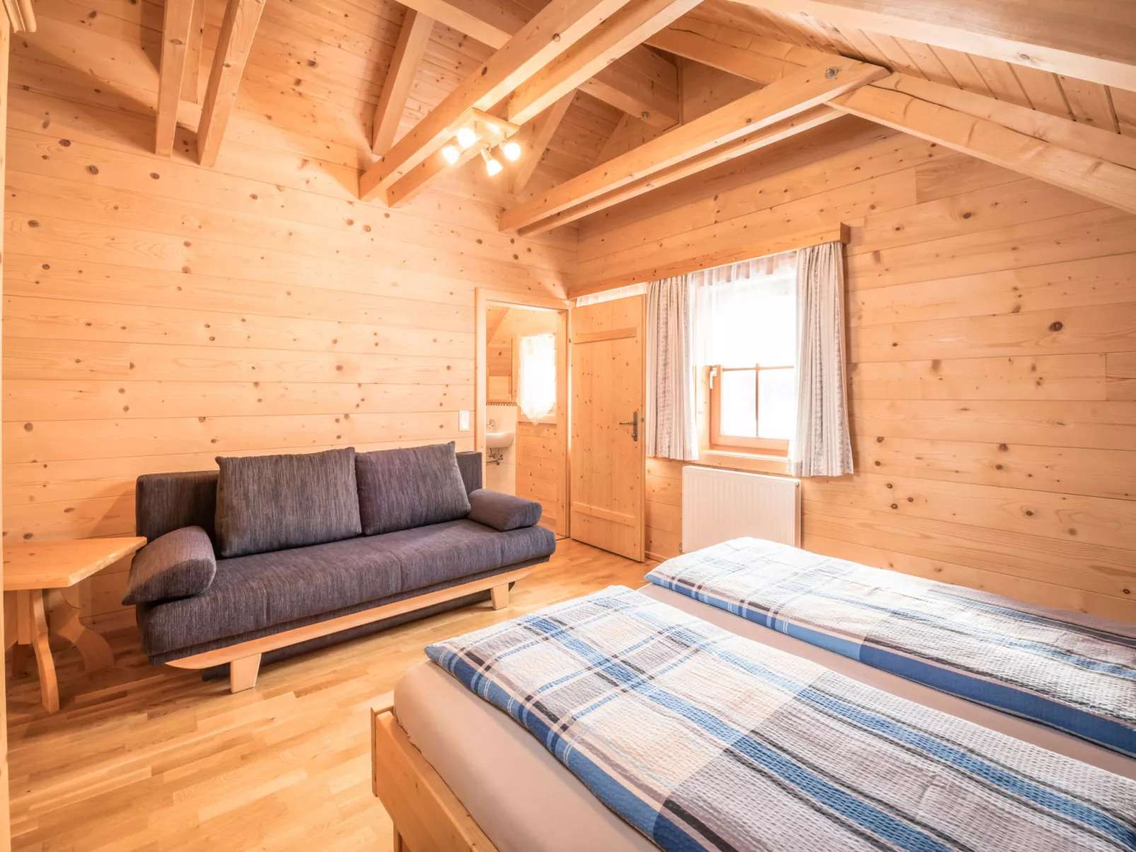 Fredis Hütte-Drinnen