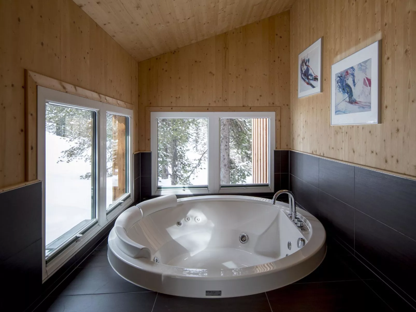 # 6 mit IR-Sauna und Sprudelwanne Innen-Inside