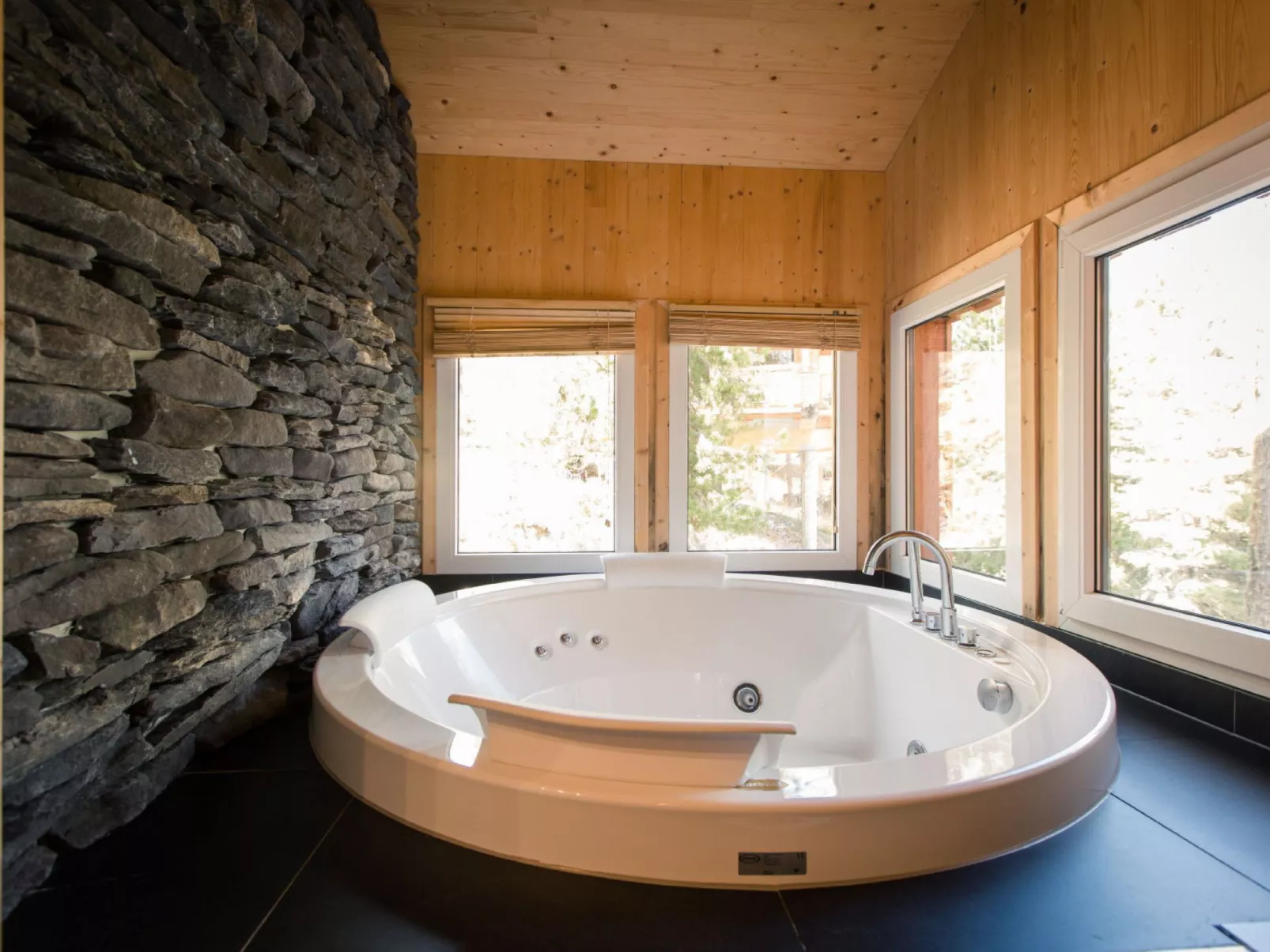 #10 mit Sauna und Sprudelbad Innen-Inside