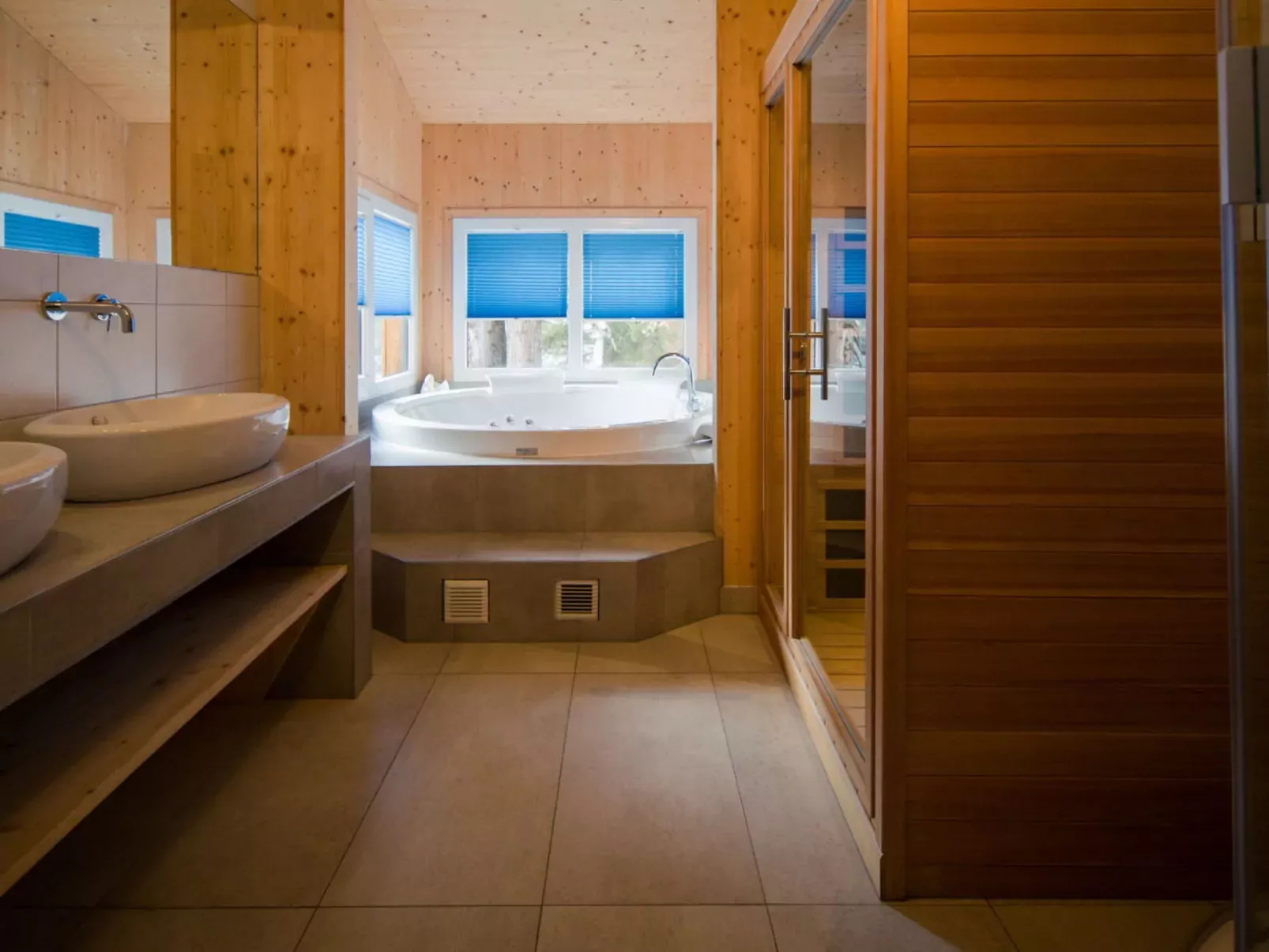 #27 mit IR-Sauna und Sprudelbad Innen-Inside