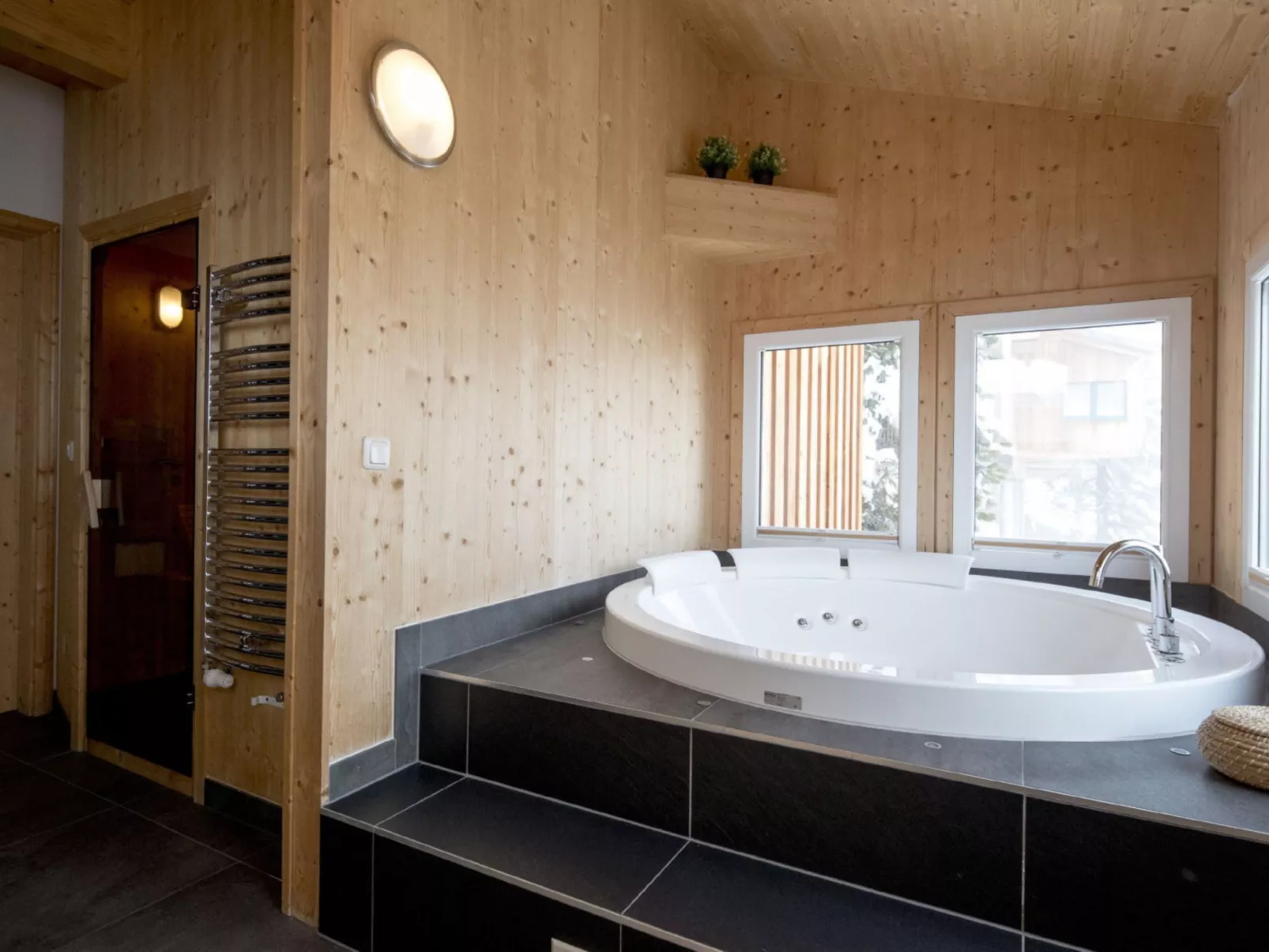 #36 mit Sauna und Sprudelbad Innen-Inside