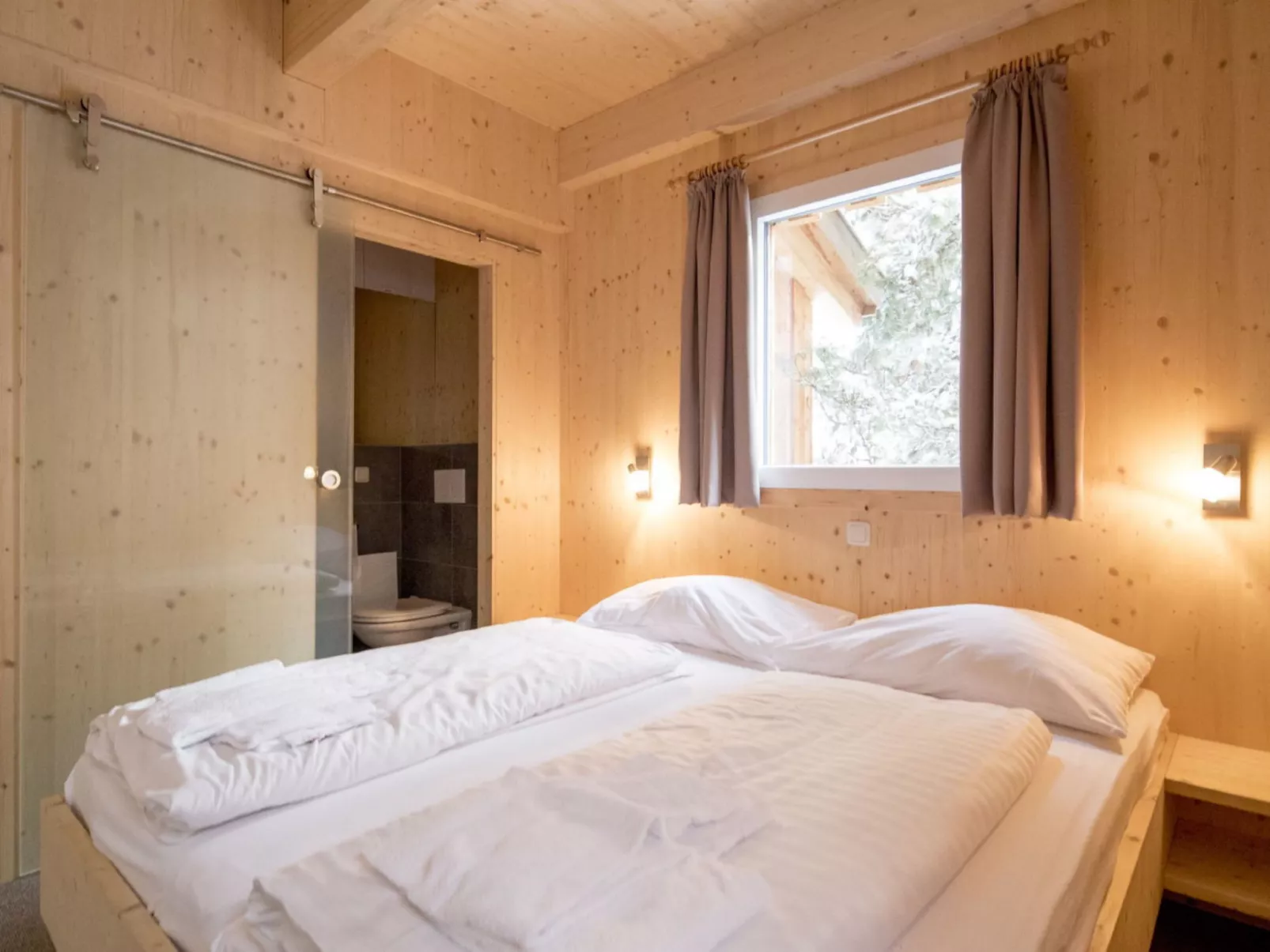 #37 mit IR-Sauna und Sprudelbad Innen-Inside