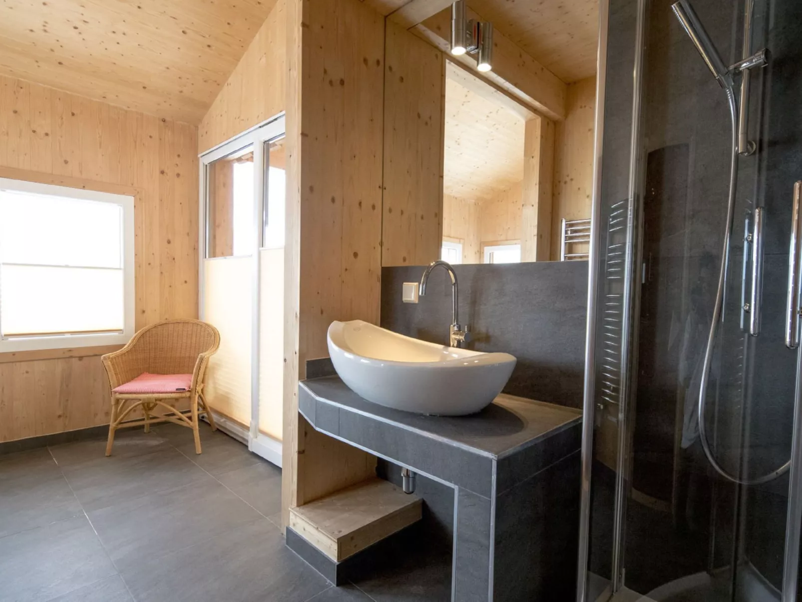 #37 mit IR-Sauna und Sprudelbad Innen-Inside