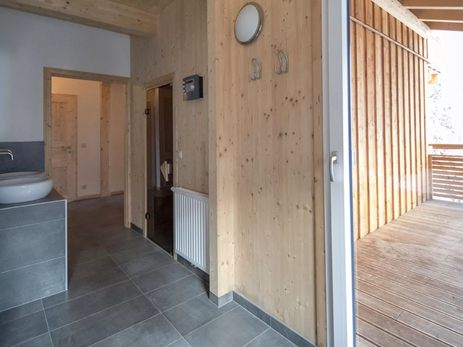 #37 mit IR-Sauna und Sprudelbad Innen-Inside