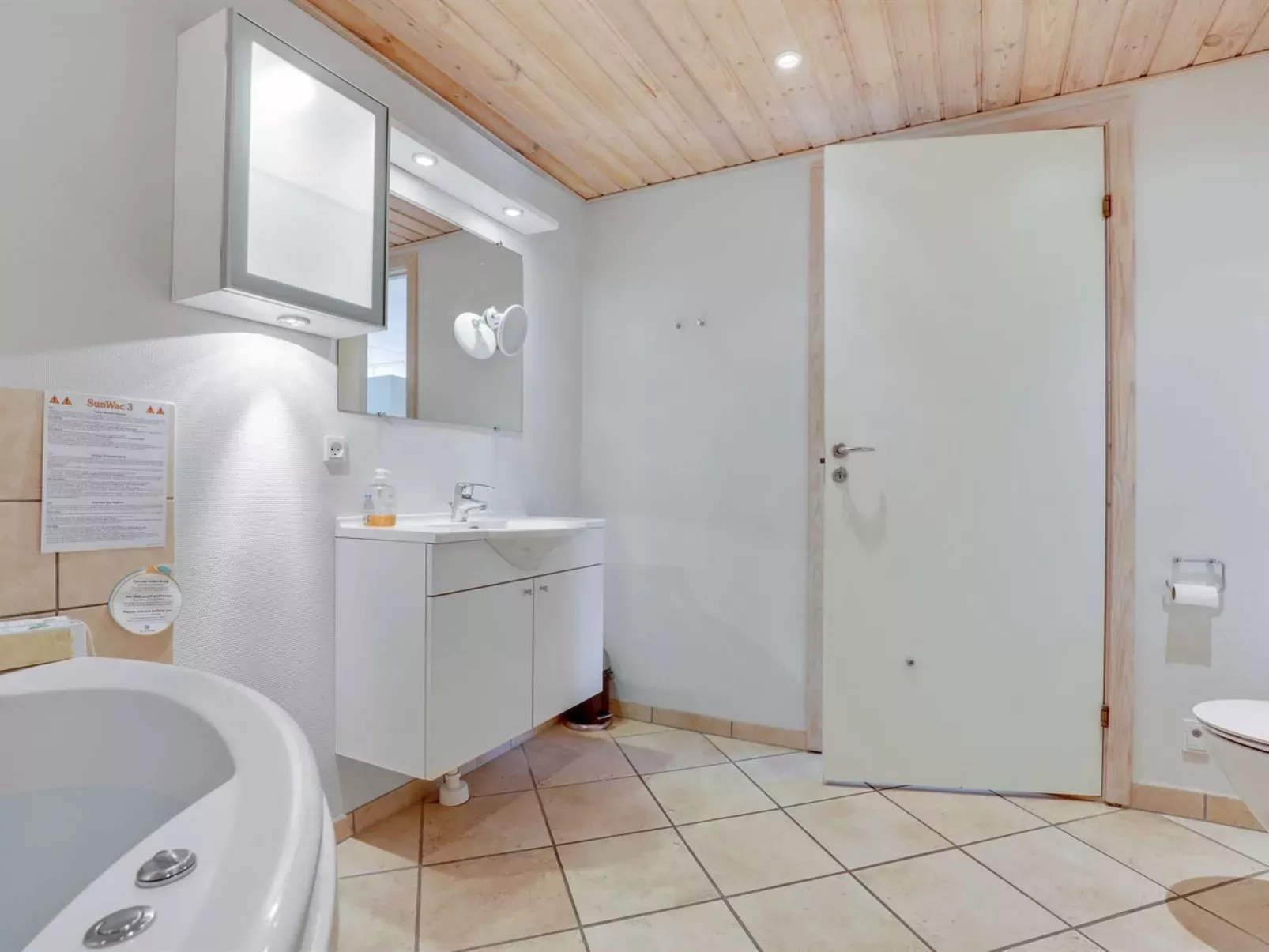 "Halldora" - 10m from the sea-Inside