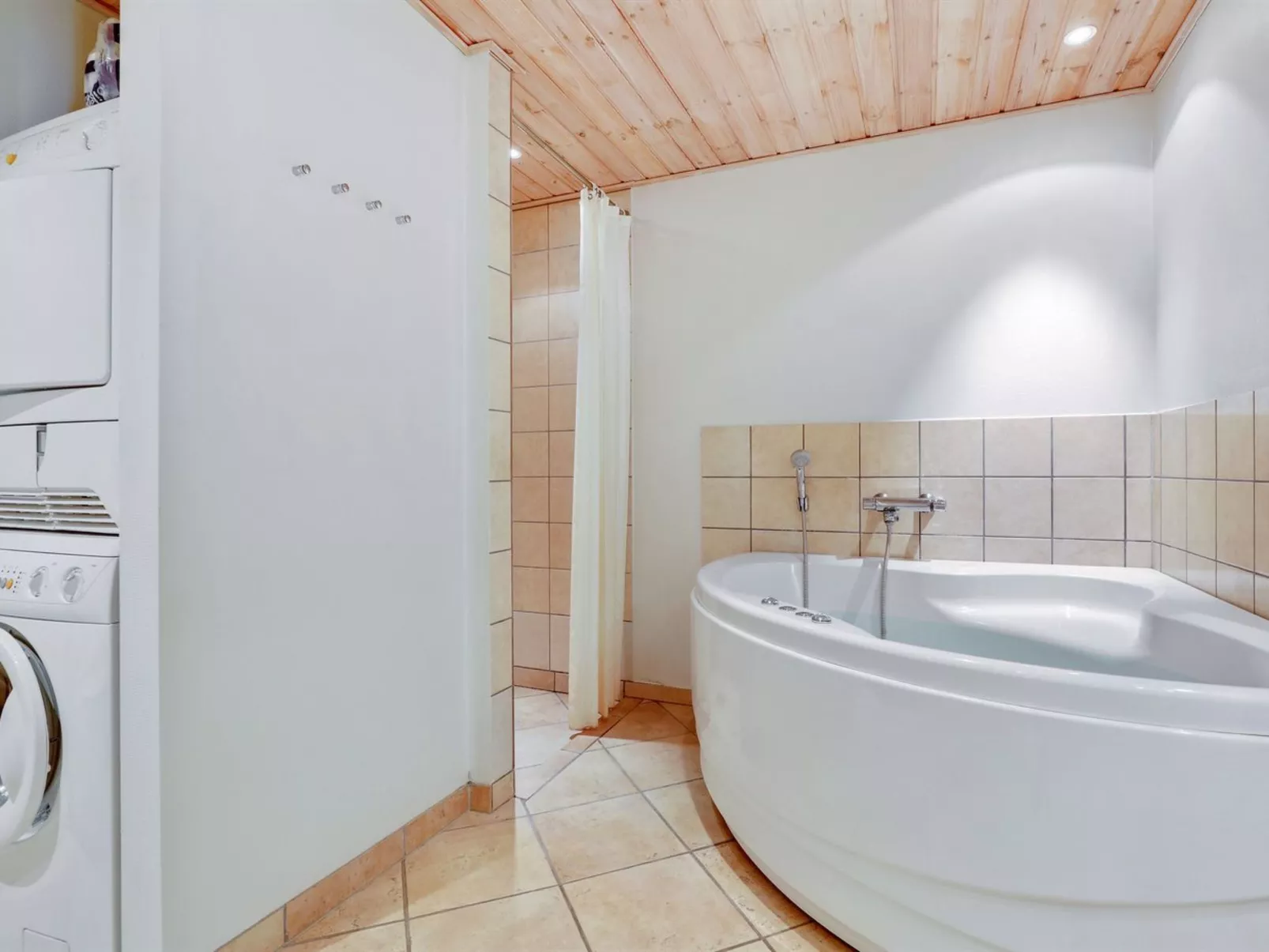 "Halldora" - 10m from the sea-Inside