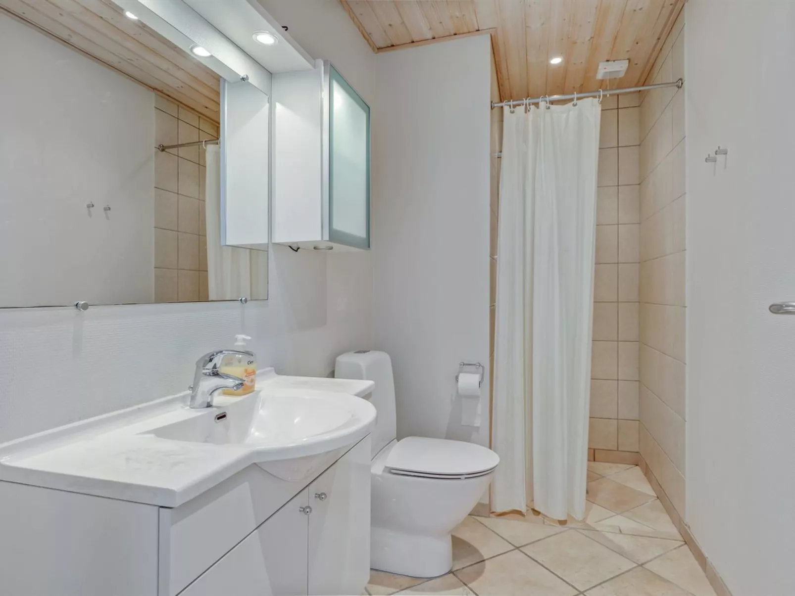"Halldora" - 10m from the sea-Inside