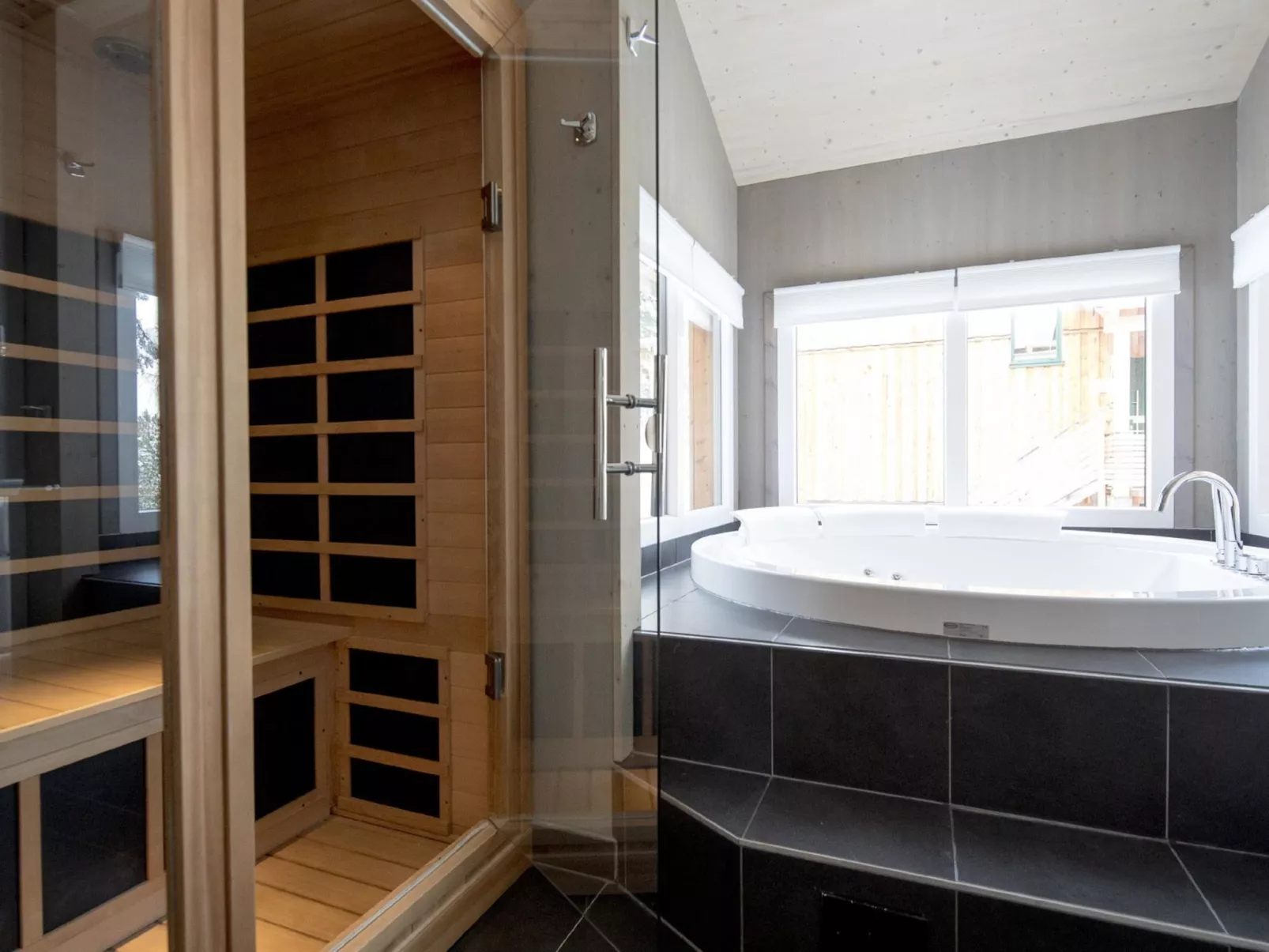 47# mit IR-Sauna& Sprudelbad Innen-Inside